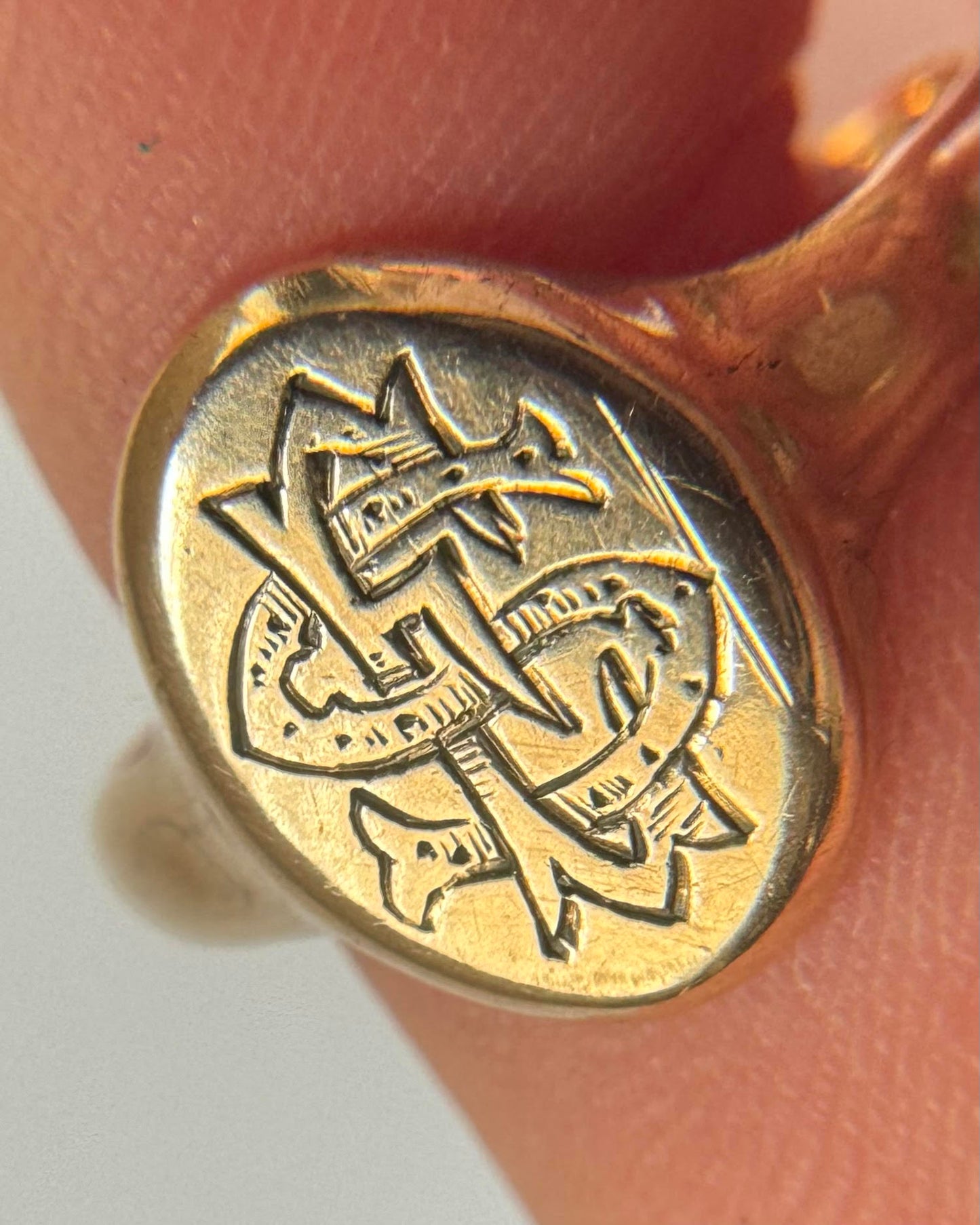 9ct Antique monogram signet ring