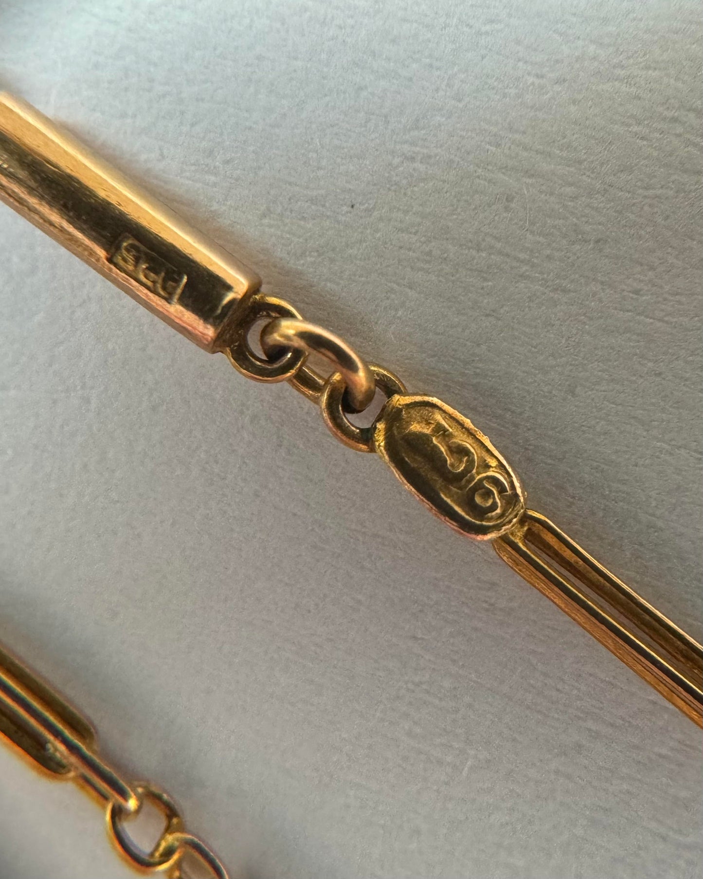 9ct Antique trombone chain with barrel clasp