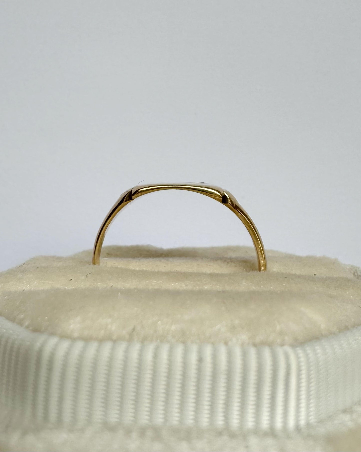 9ct Vintage diamond starburst signet ring