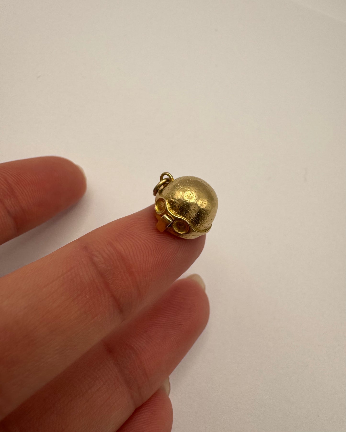 9ct Vintage articulated Vespa helmet charm