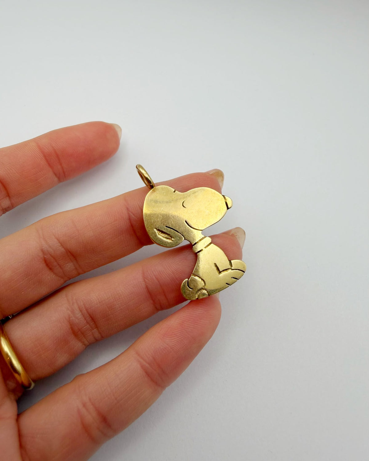 9ct Vintage Snoopy peanuts charm