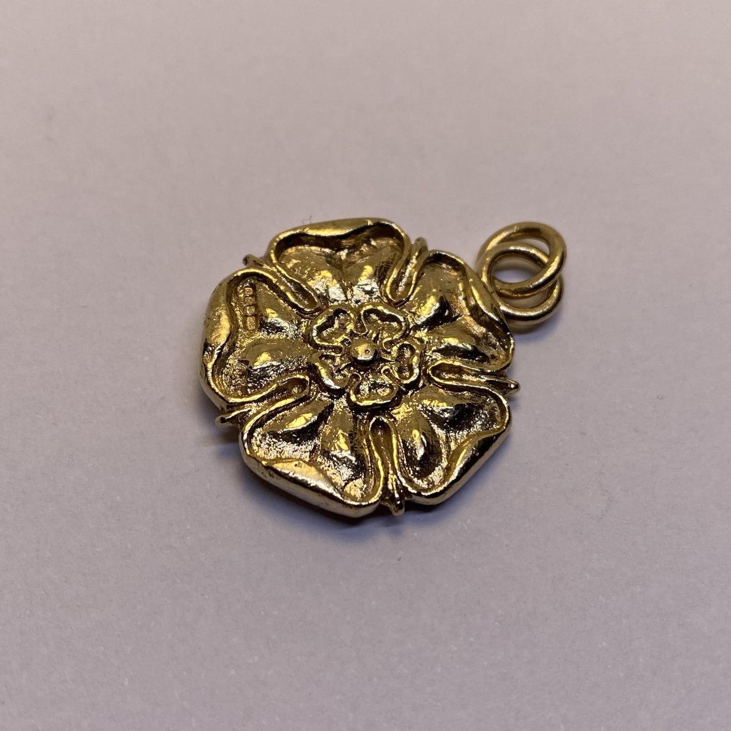 9ct Lancashire Rose pendant