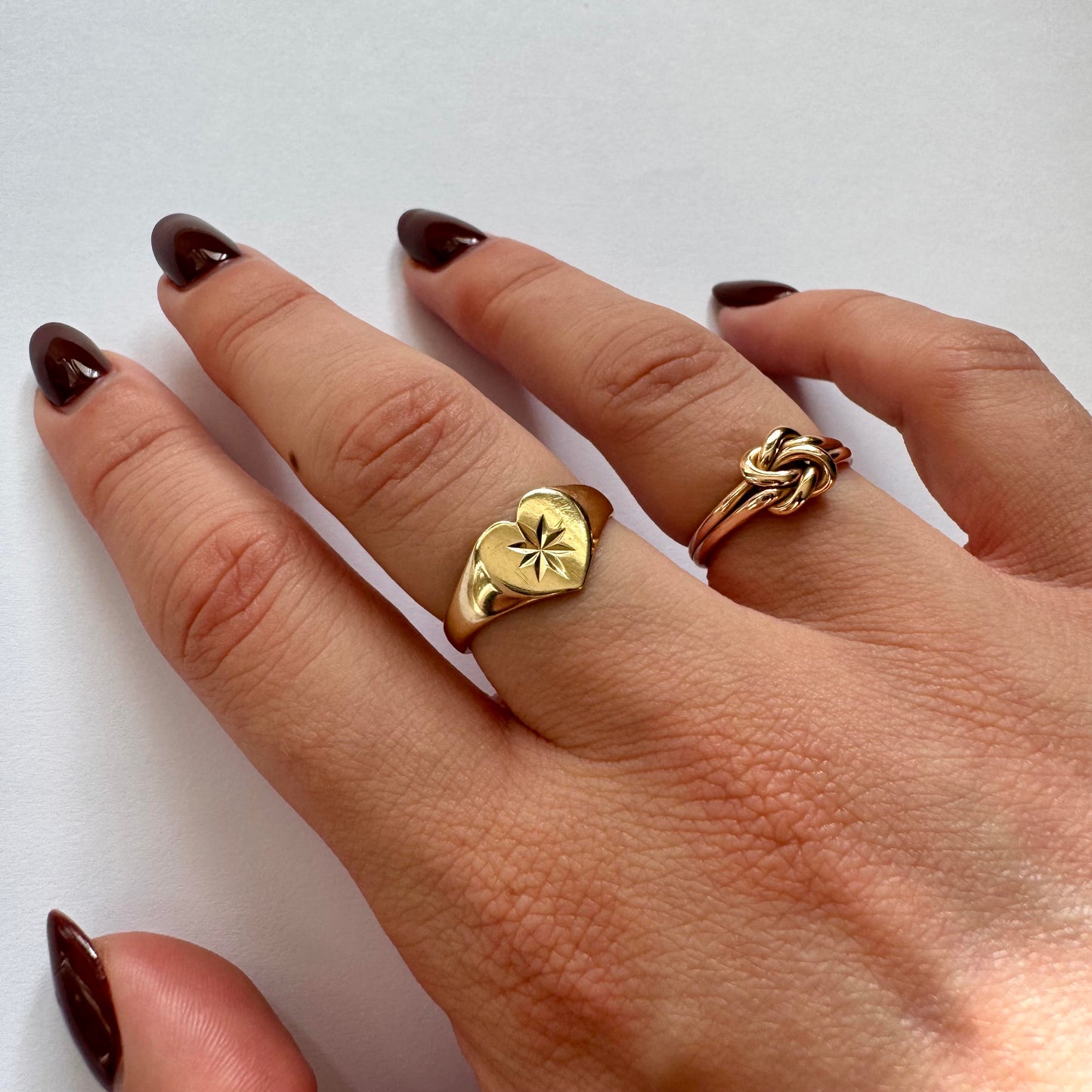 9ct Vintage heart & starburst signet ring