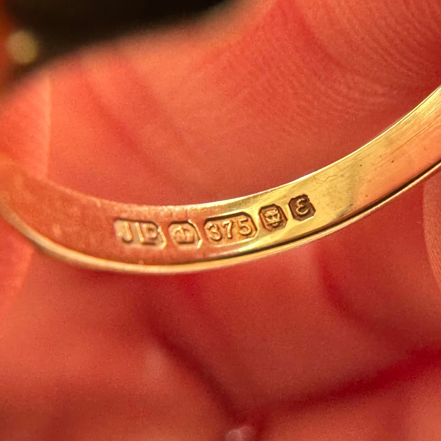 9ct Vintage heart & starburst signet ring