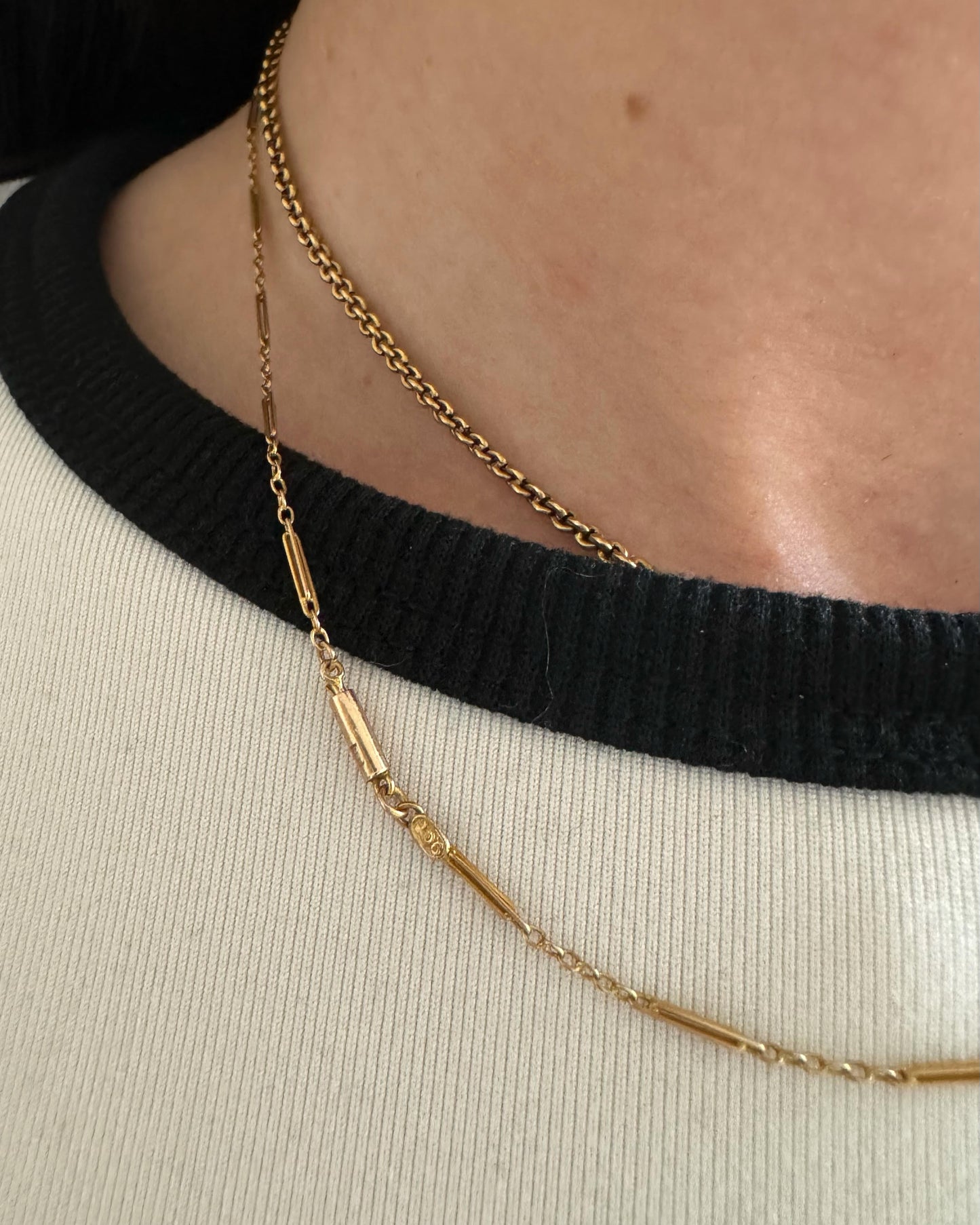 9ct Antique trombone chain with barrel clasp