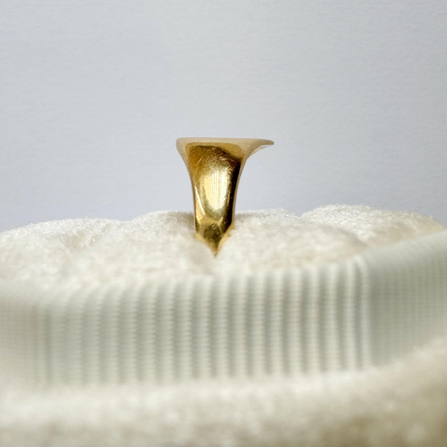 9ct Vintage heart & starburst signet ring