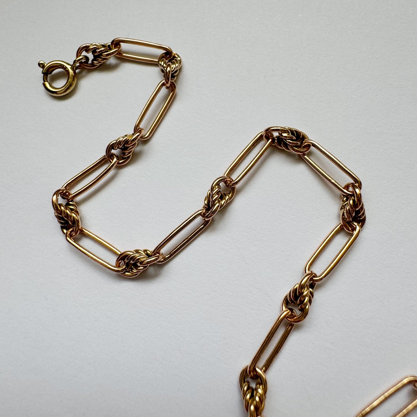 9ct Vintage fetter & love knot bracelet