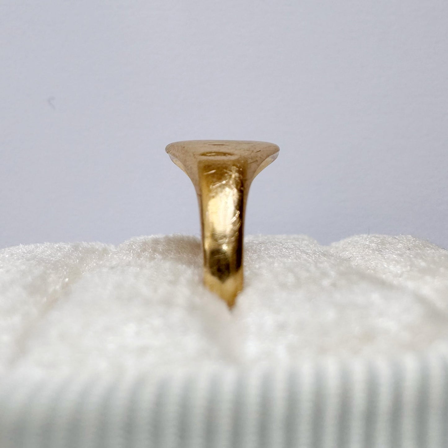 9ct Vintage engraved signet ring