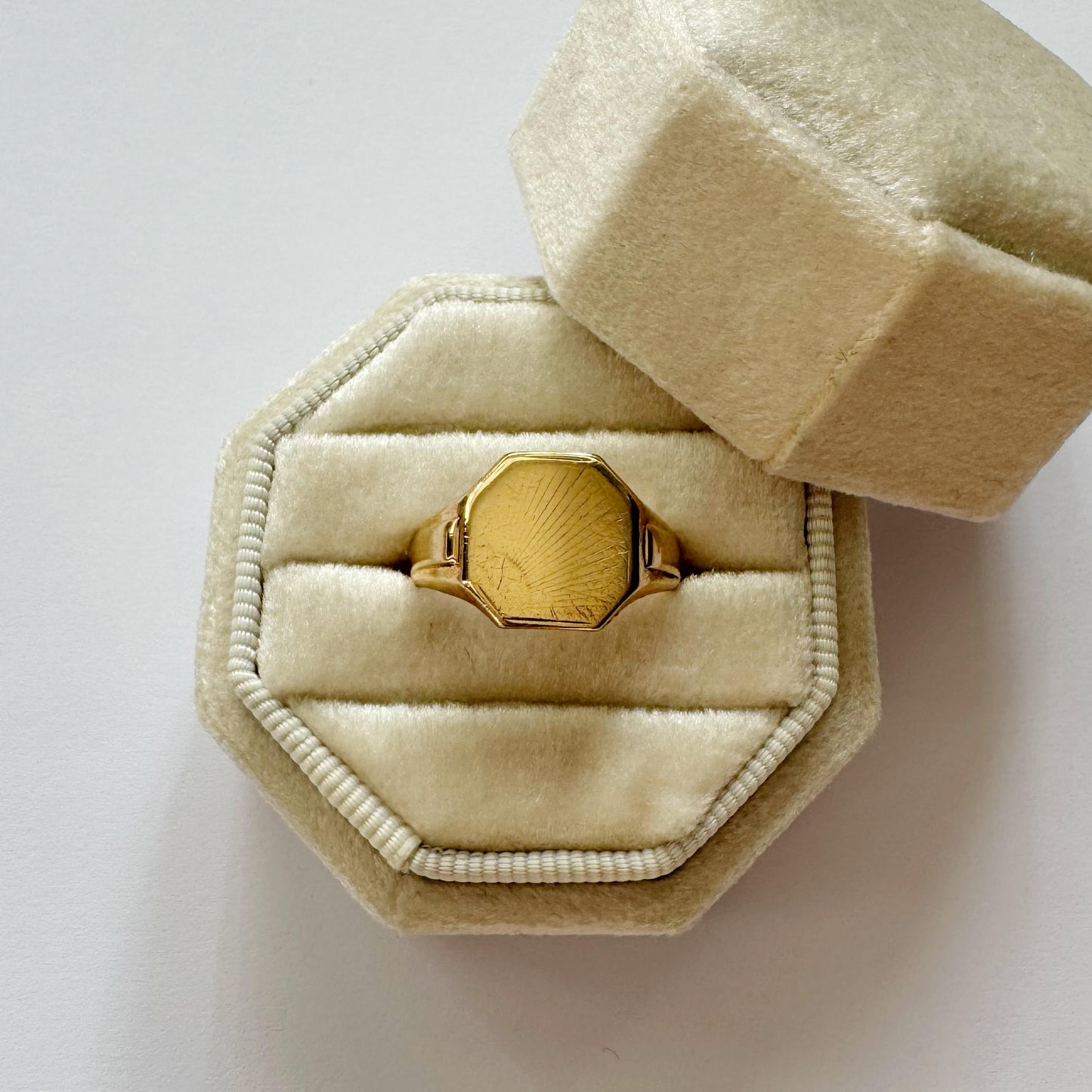 9ct Vintage Sunburst signet ring