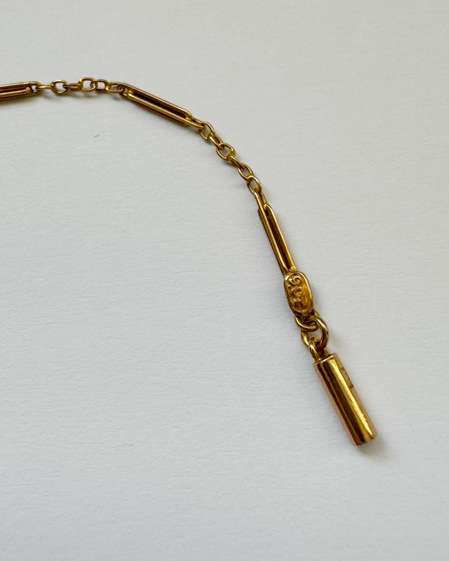 9ct Antique trombone chain with barrel clasp