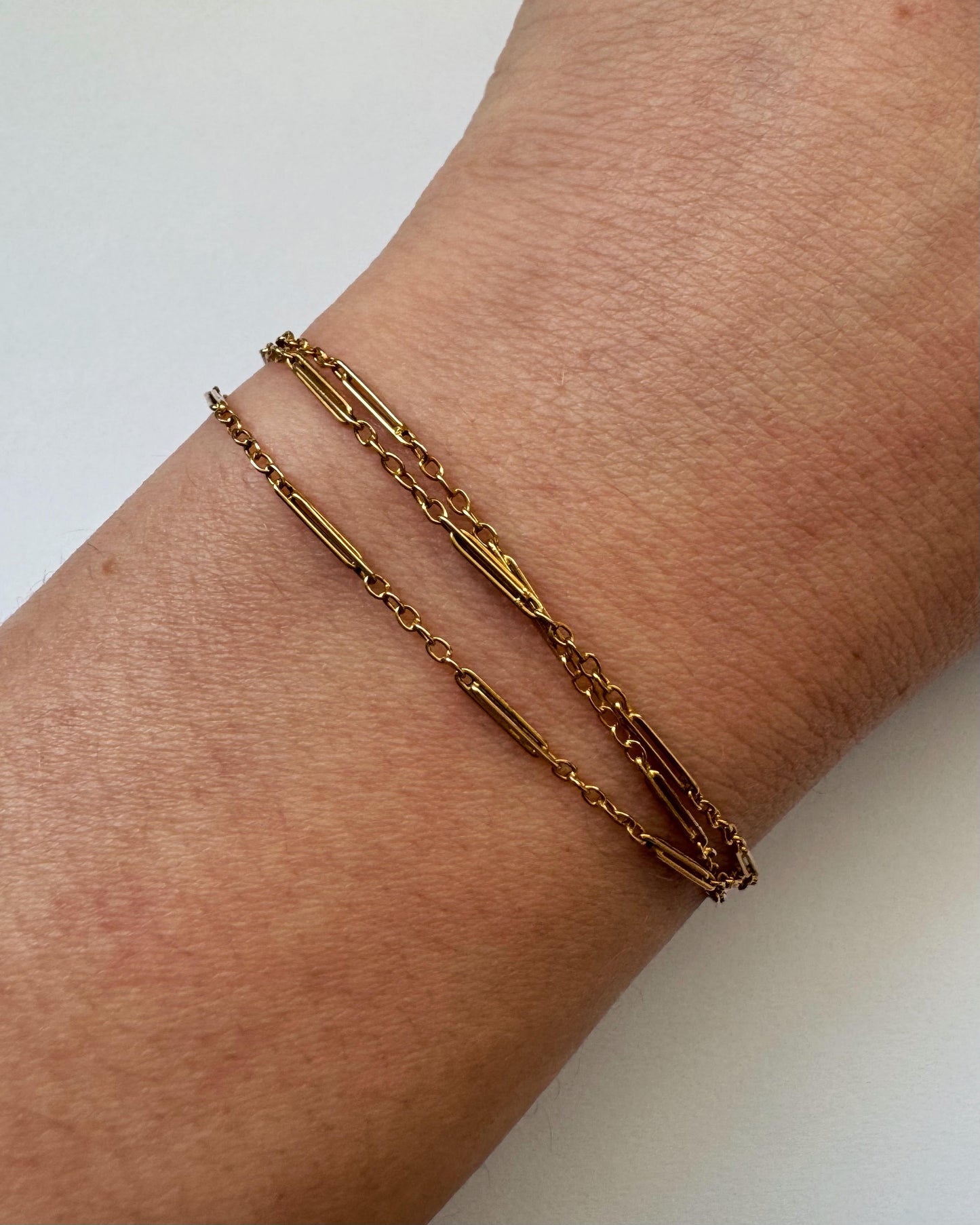 9ct Antique trombone chain with barrel clasp