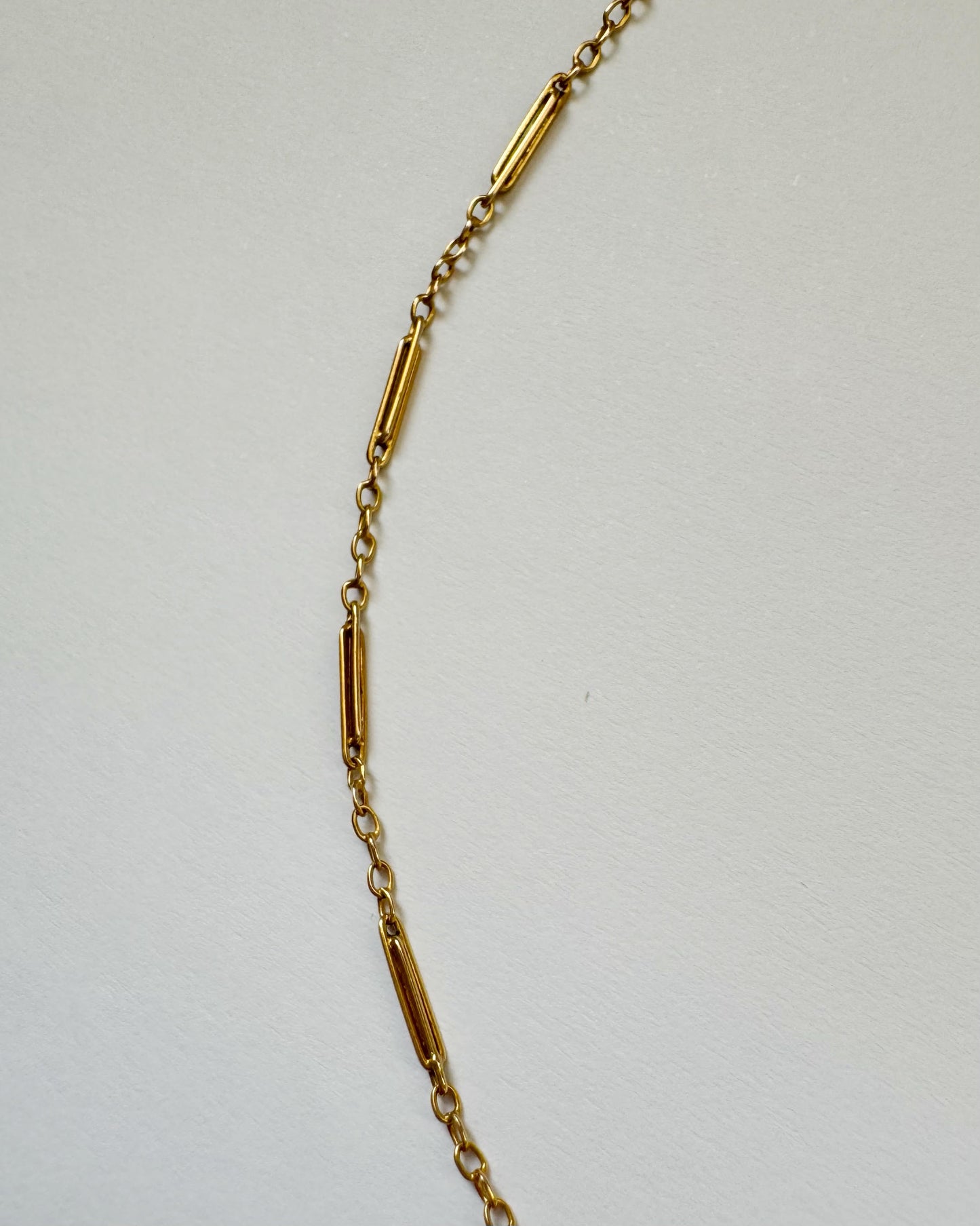 9ct Antique trombone chain with barrel clasp