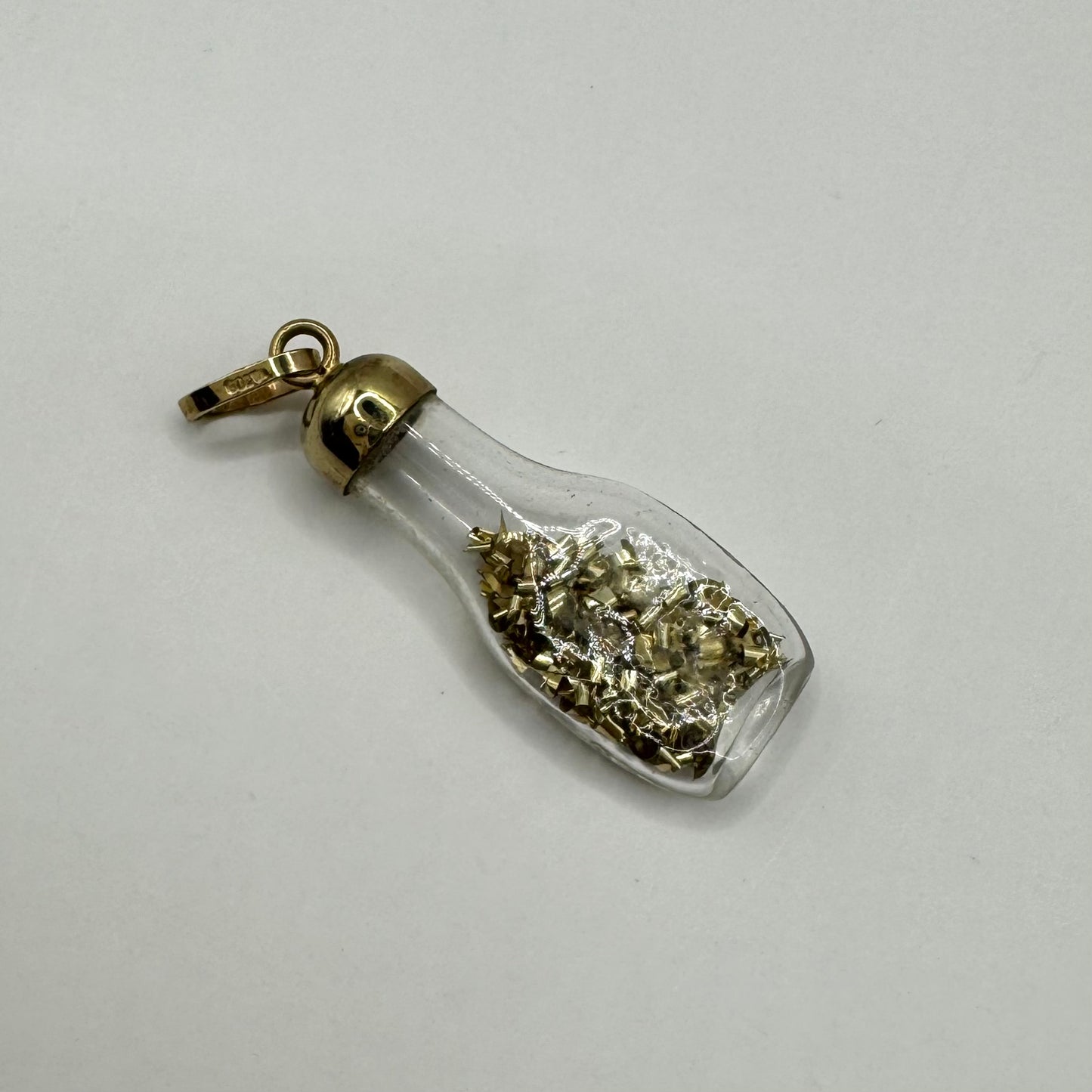 9ct Vintage glass shaker bottle with gold flakes & cap