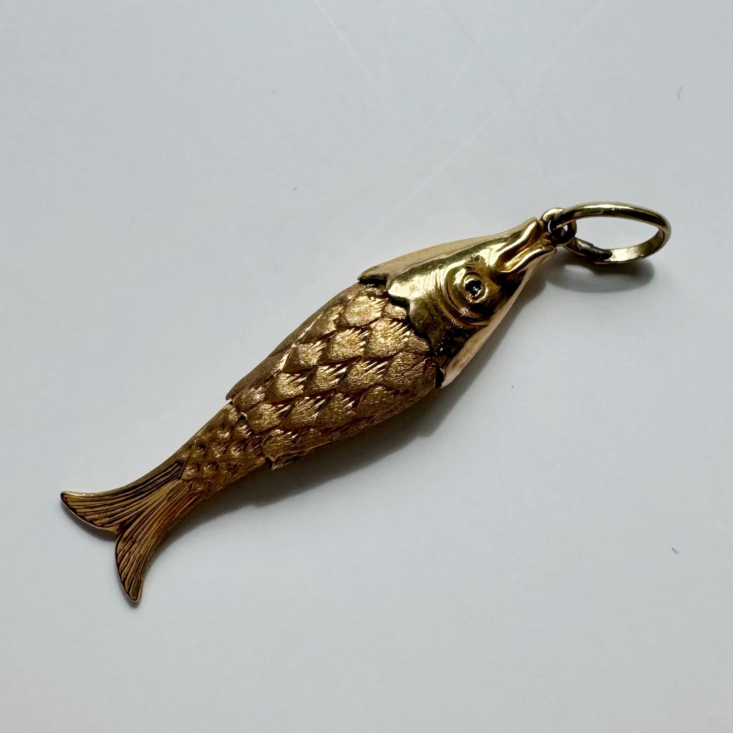 9ct Vintage articulated lucky fish with enamel eyes