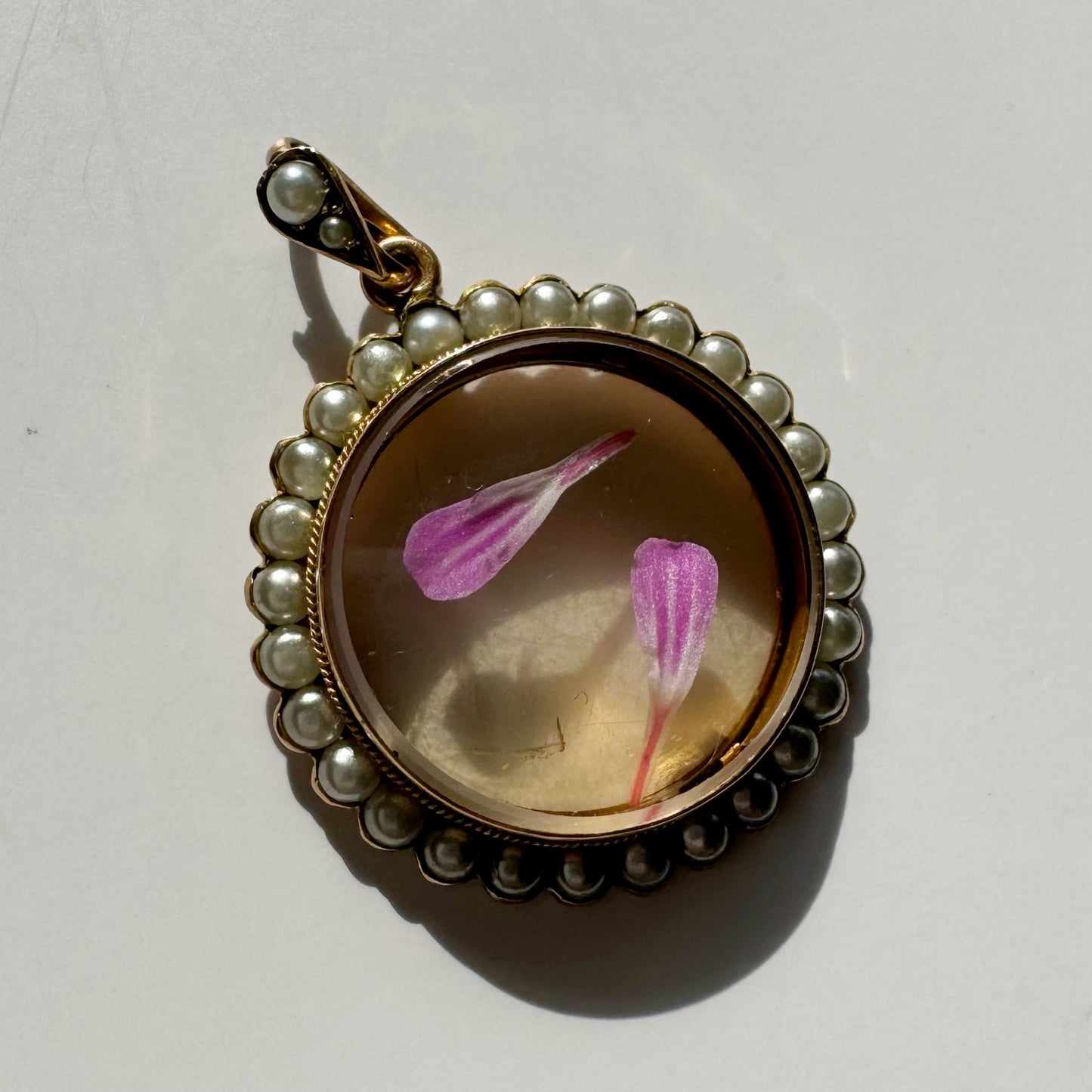 9ct Antique Chester seed pearl glass shaker locket