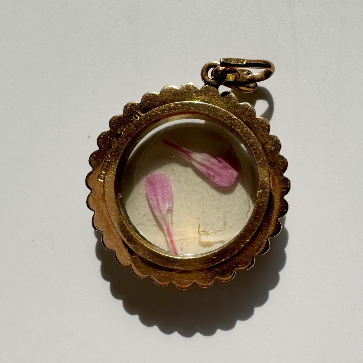 9ct Antique Chester seed pearl glass shaker locket