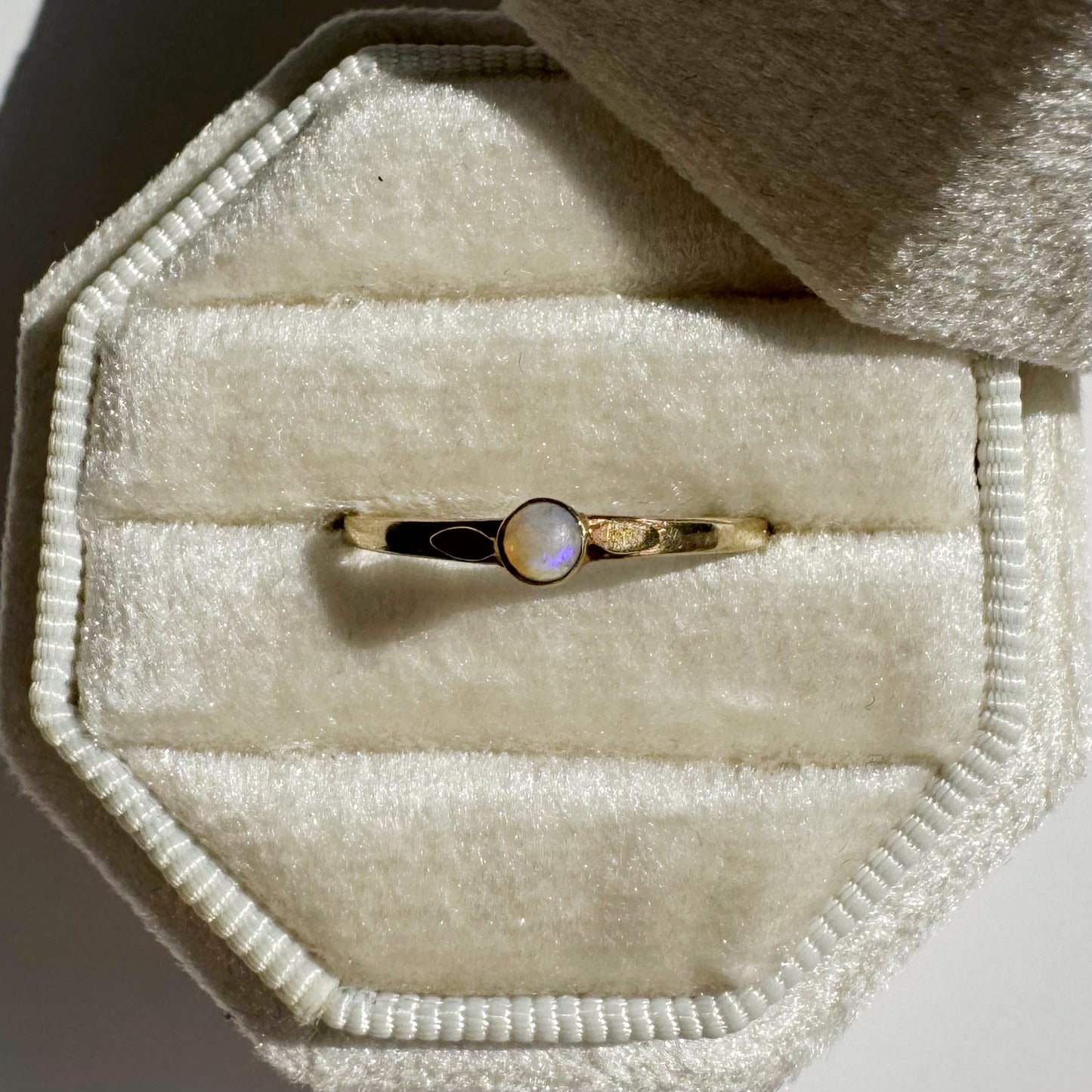 9ct Vintage Moonstone stacker ring