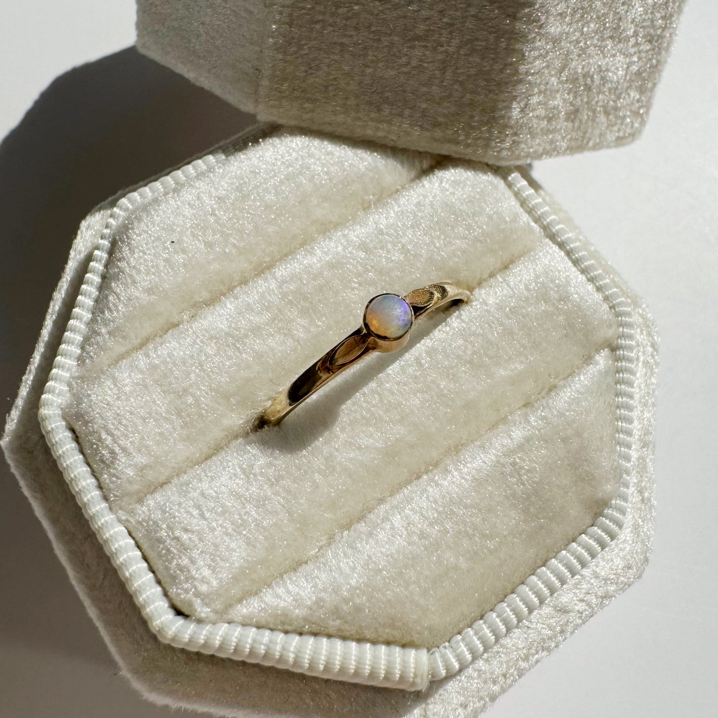 9ct Vintage Moonstone stacker ring