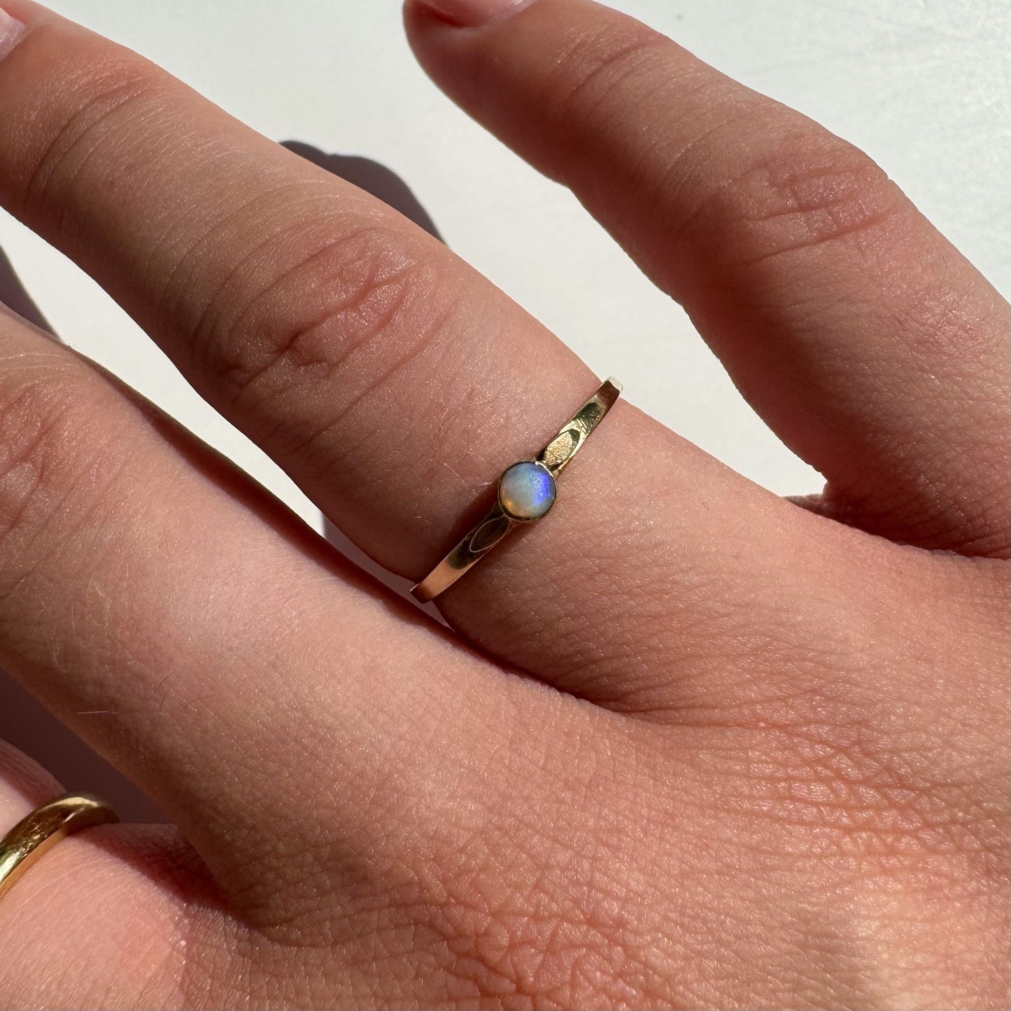 9ct Vintage Moonstone stacker ring