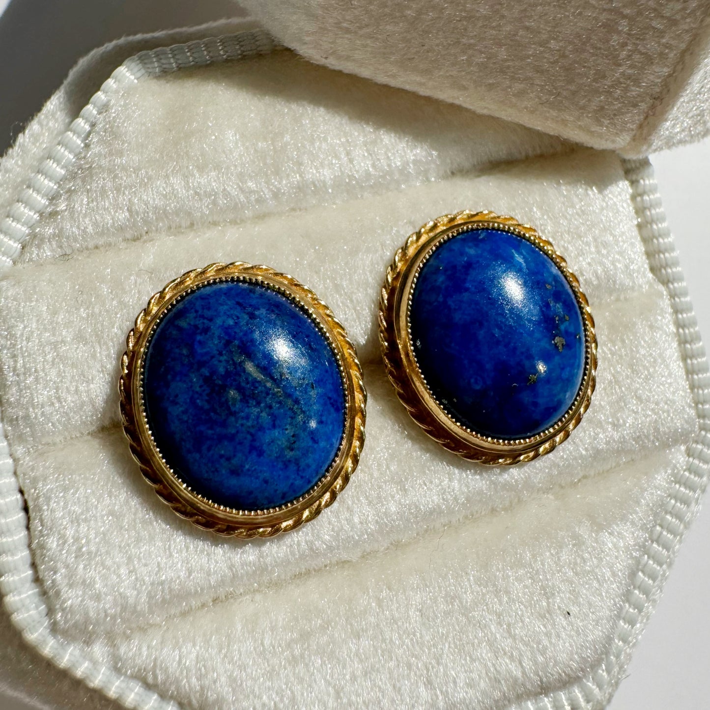 9ct Vintage Lapis and gold studs