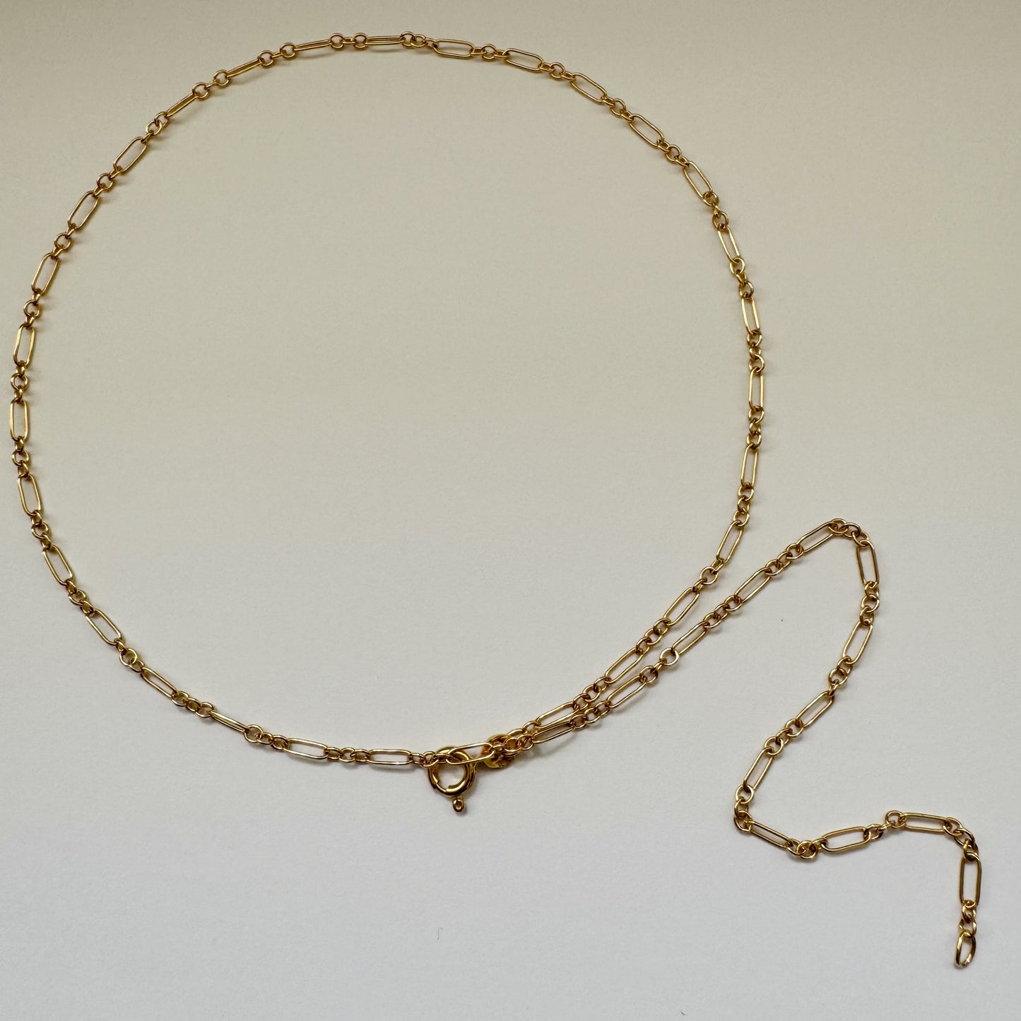 9ct UnoAerre vintage dainty fetter chain