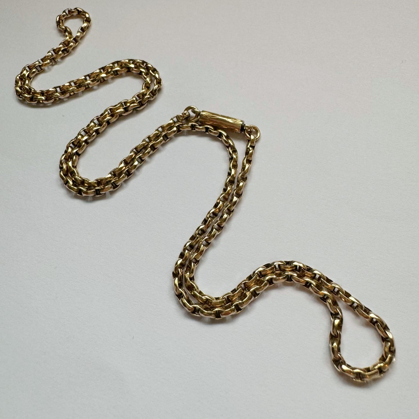 9ct Antique oval belcher chain with ornate barrel clasp