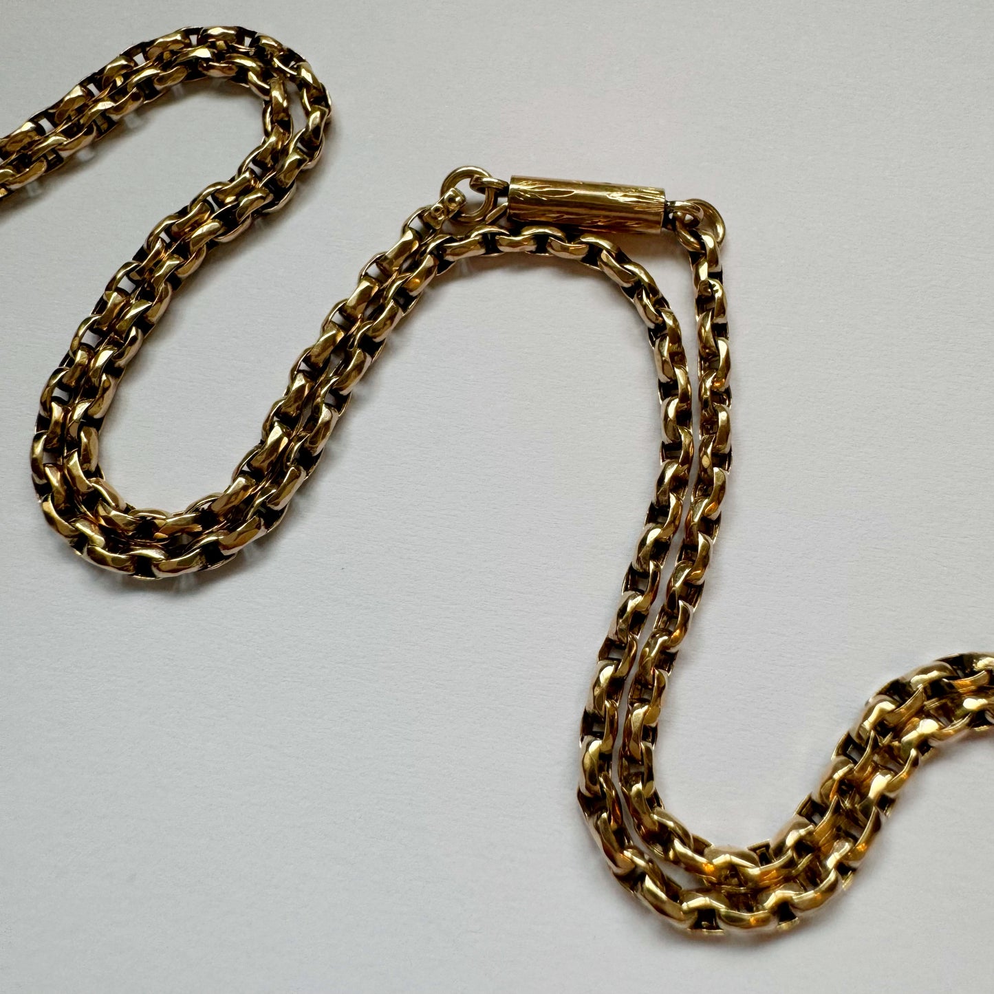 9ct Antique oval belcher chain with ornate barrel clasp