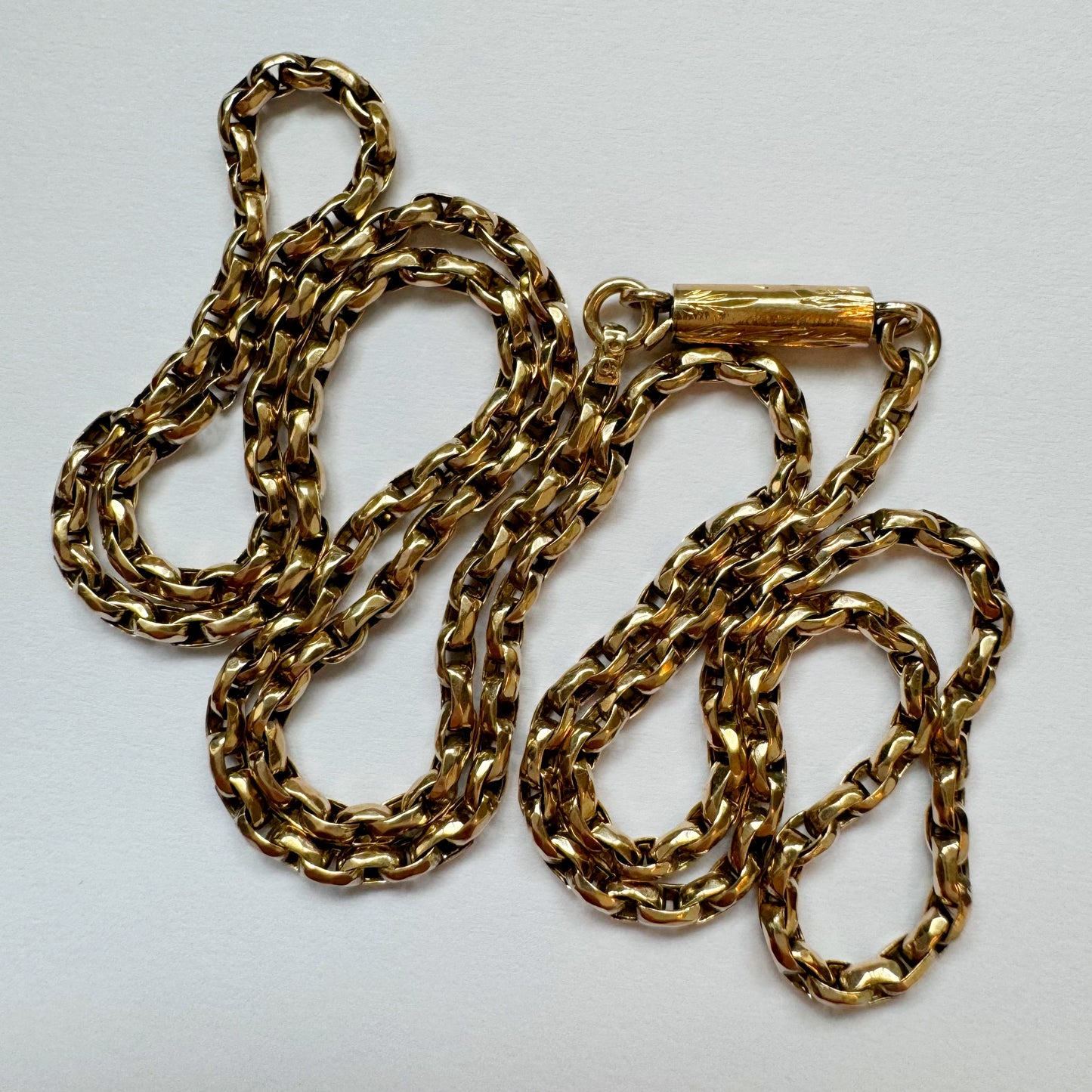 9ct Antique oval belcher chain with ornate barrel clasp