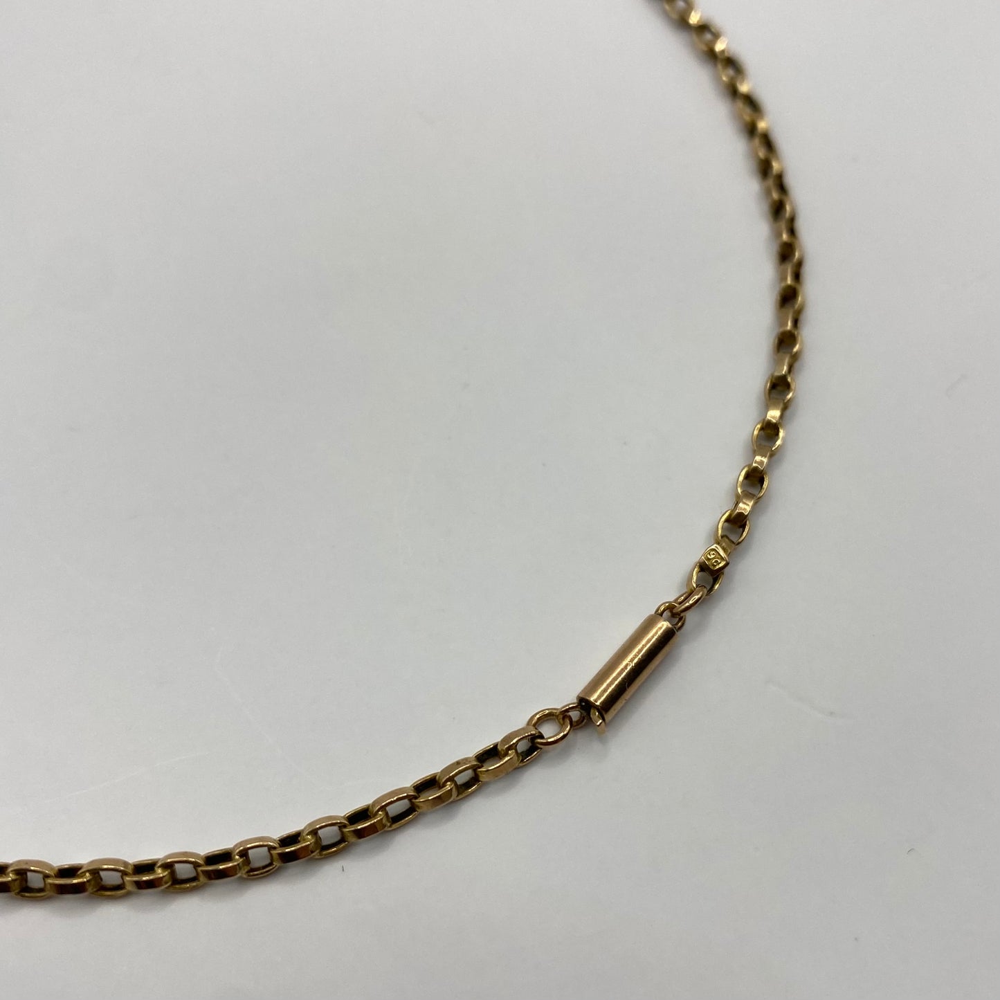 9ct Dainty belcher chain with barrel clasp