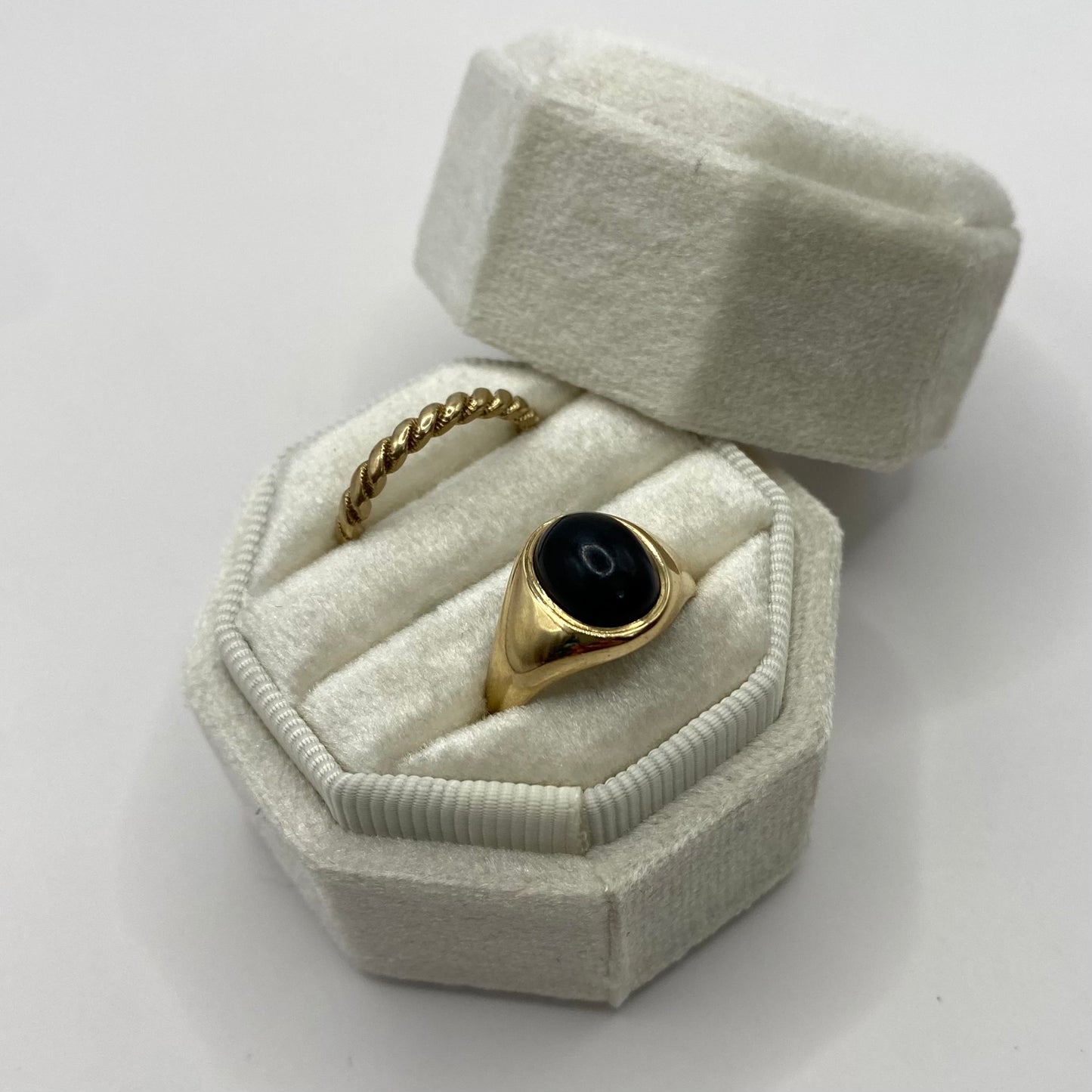 9ct Black accent ring