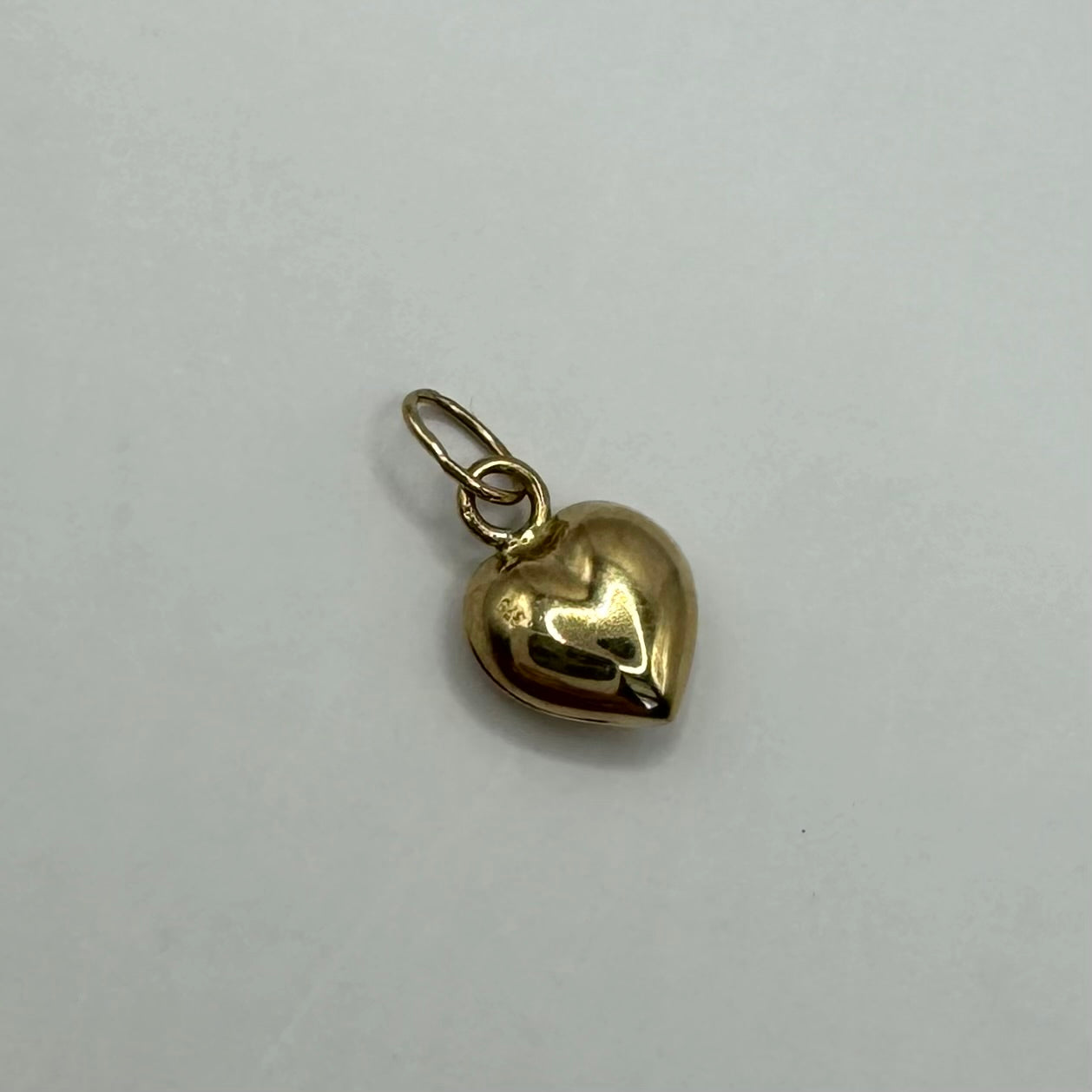 9ct Vintage sweet puffy heart charm