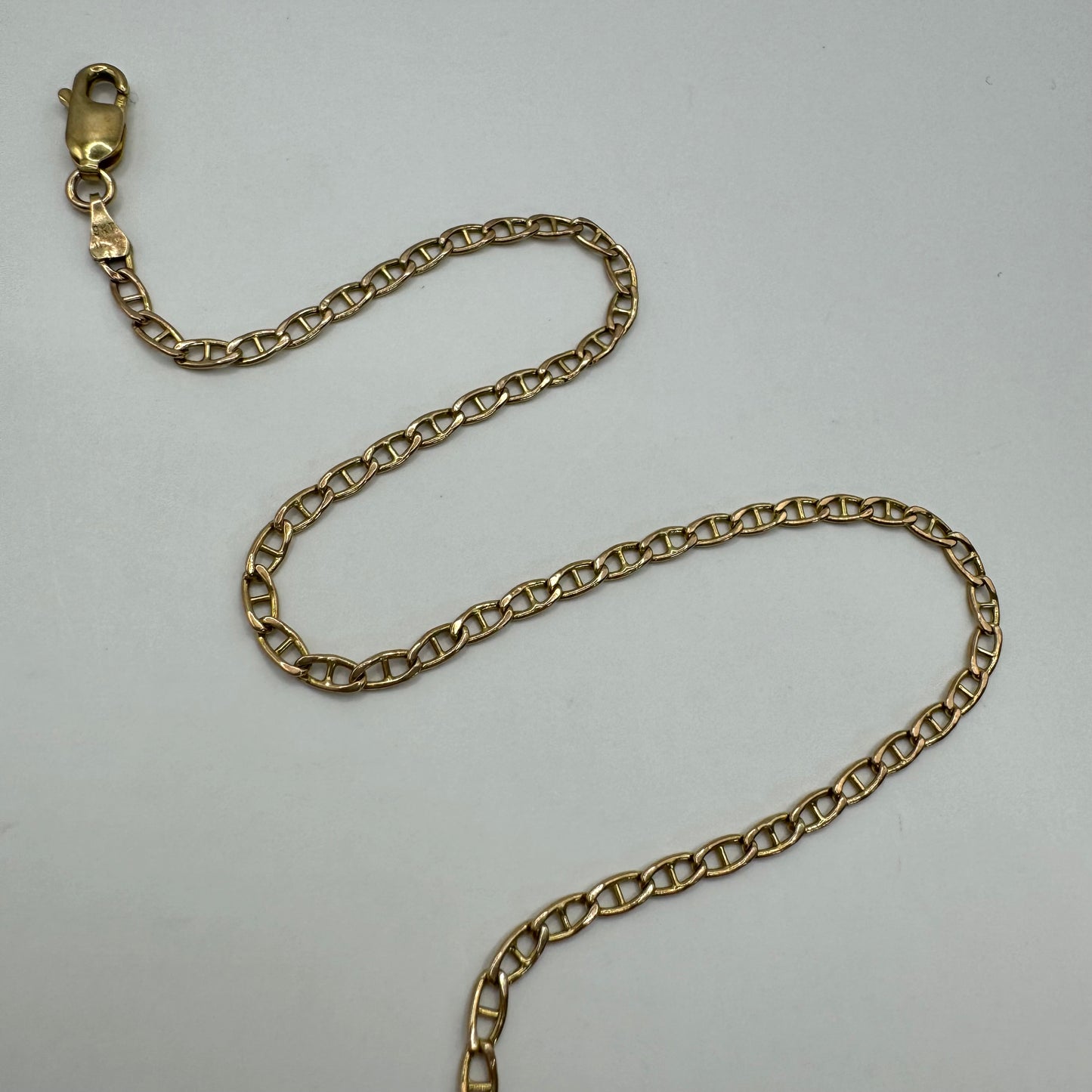 9ct Flat mariner link chain with fancy Tbar