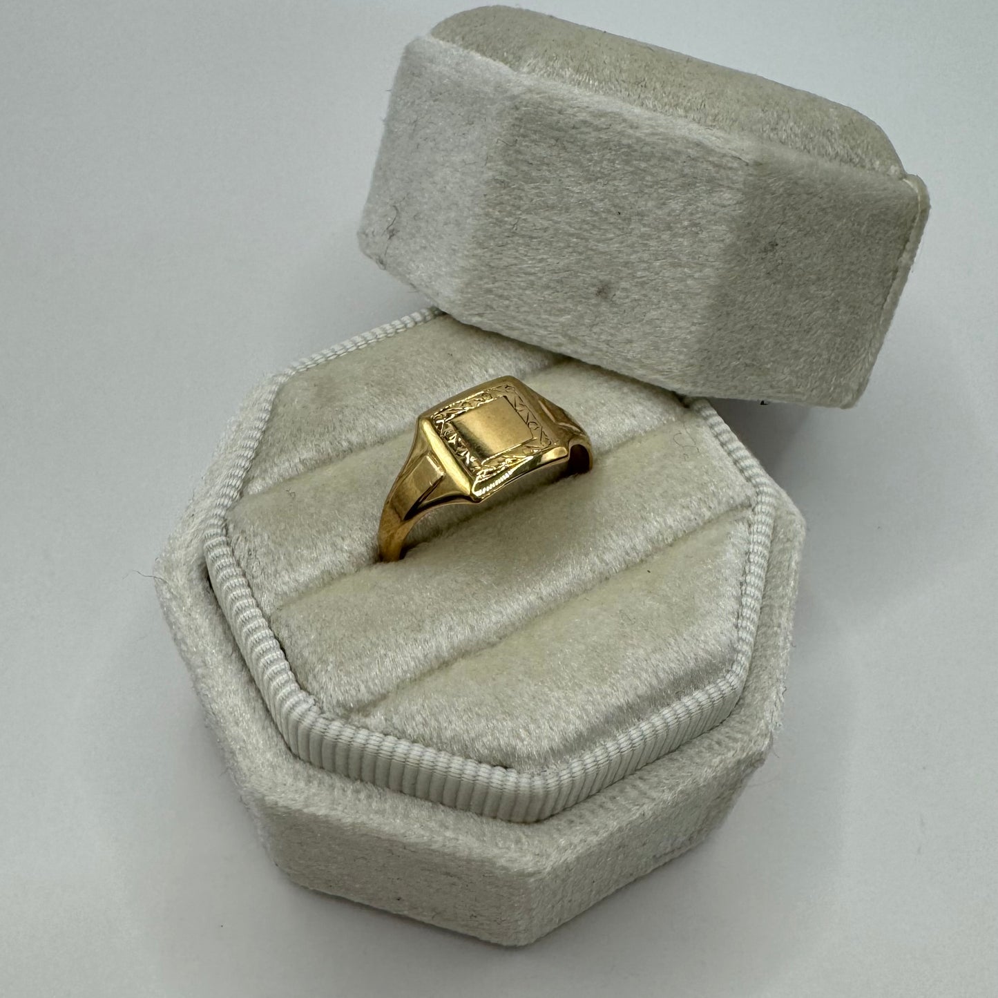 9ct Solid square patterned signet ring