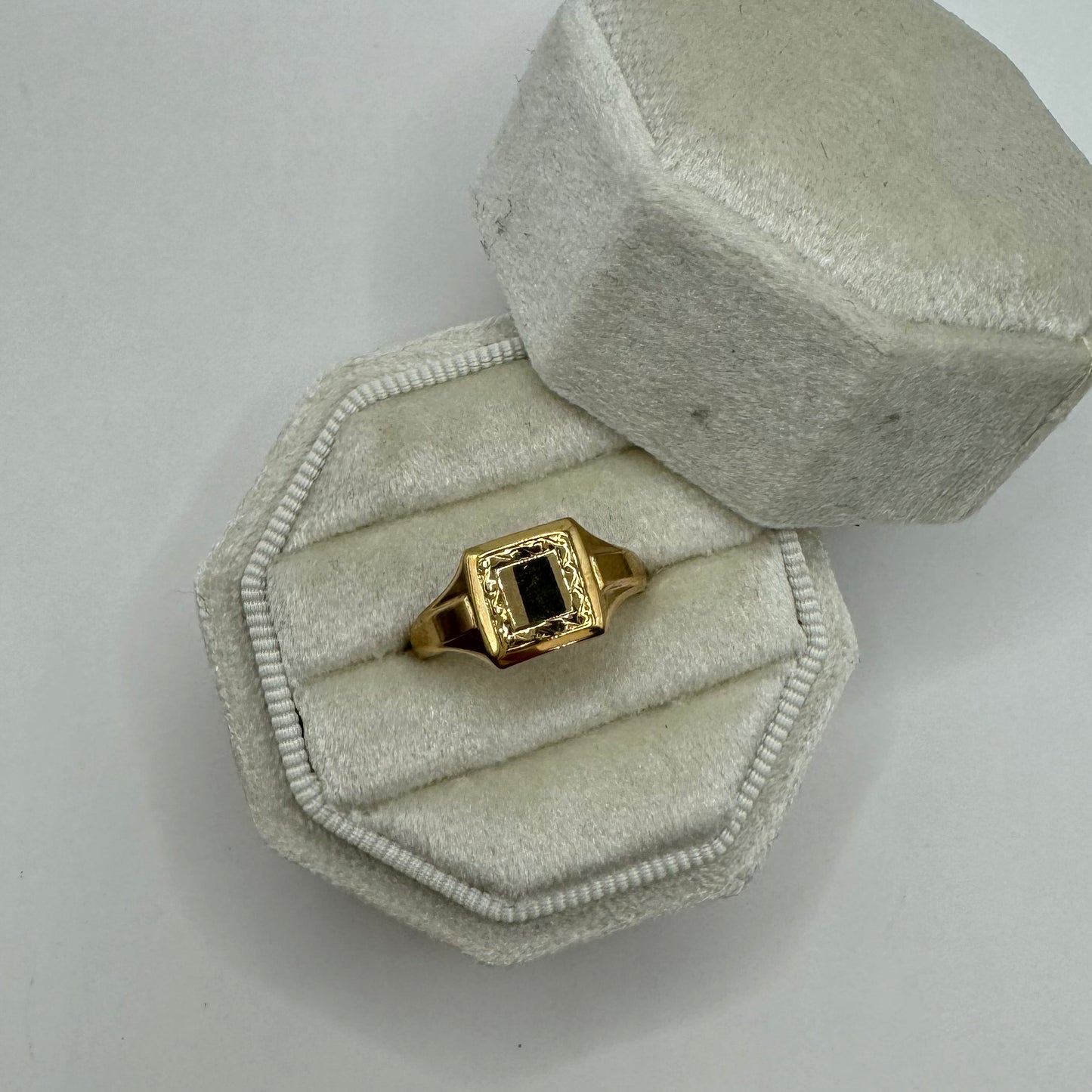 9ct Solid square patterned signet ring