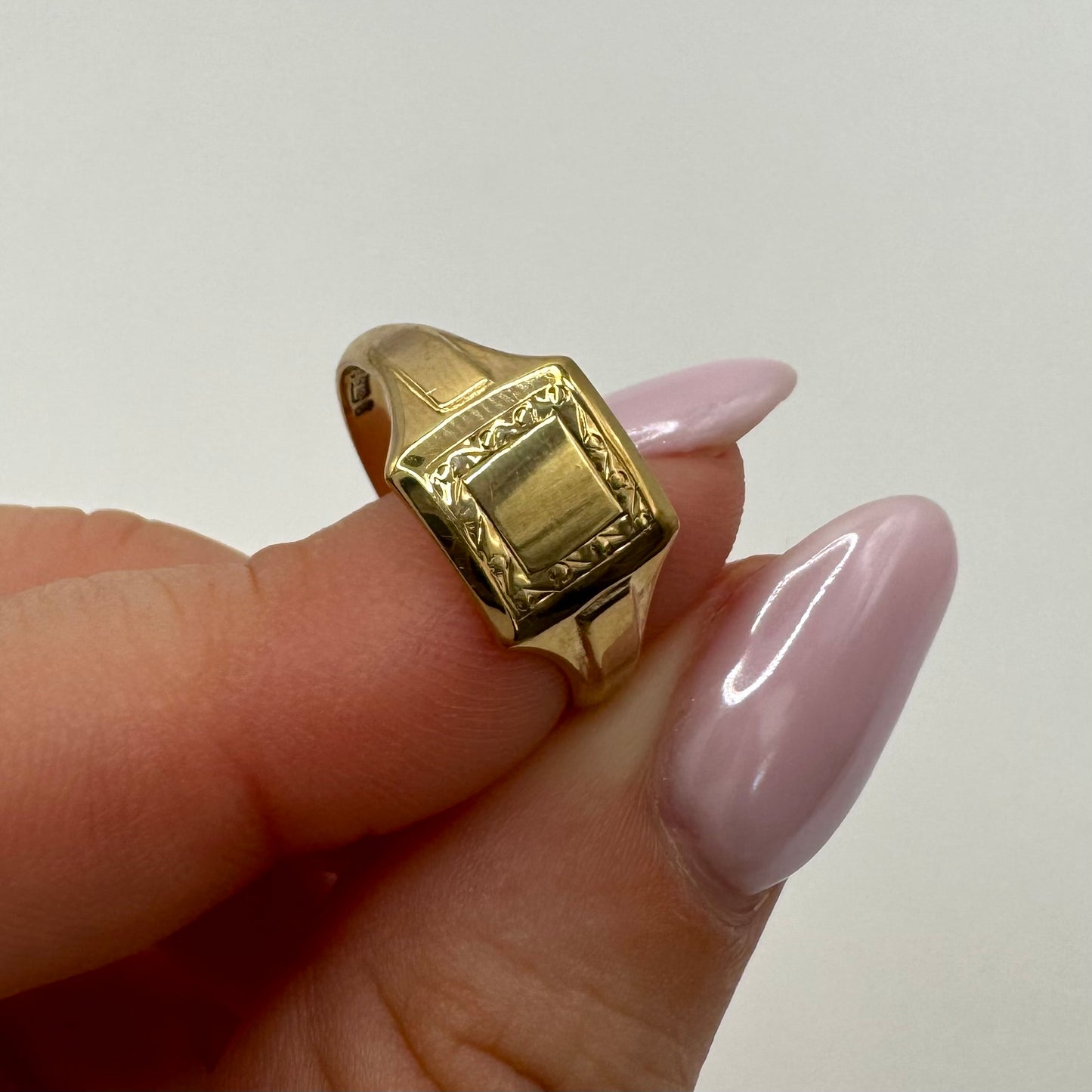 9ct Solid square patterned signet ring