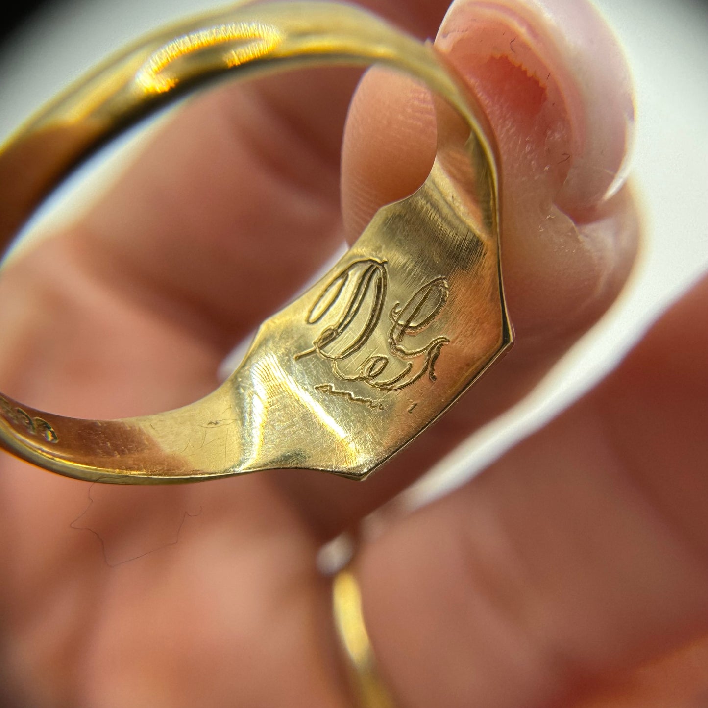 9ct Solid square patterned signet ring