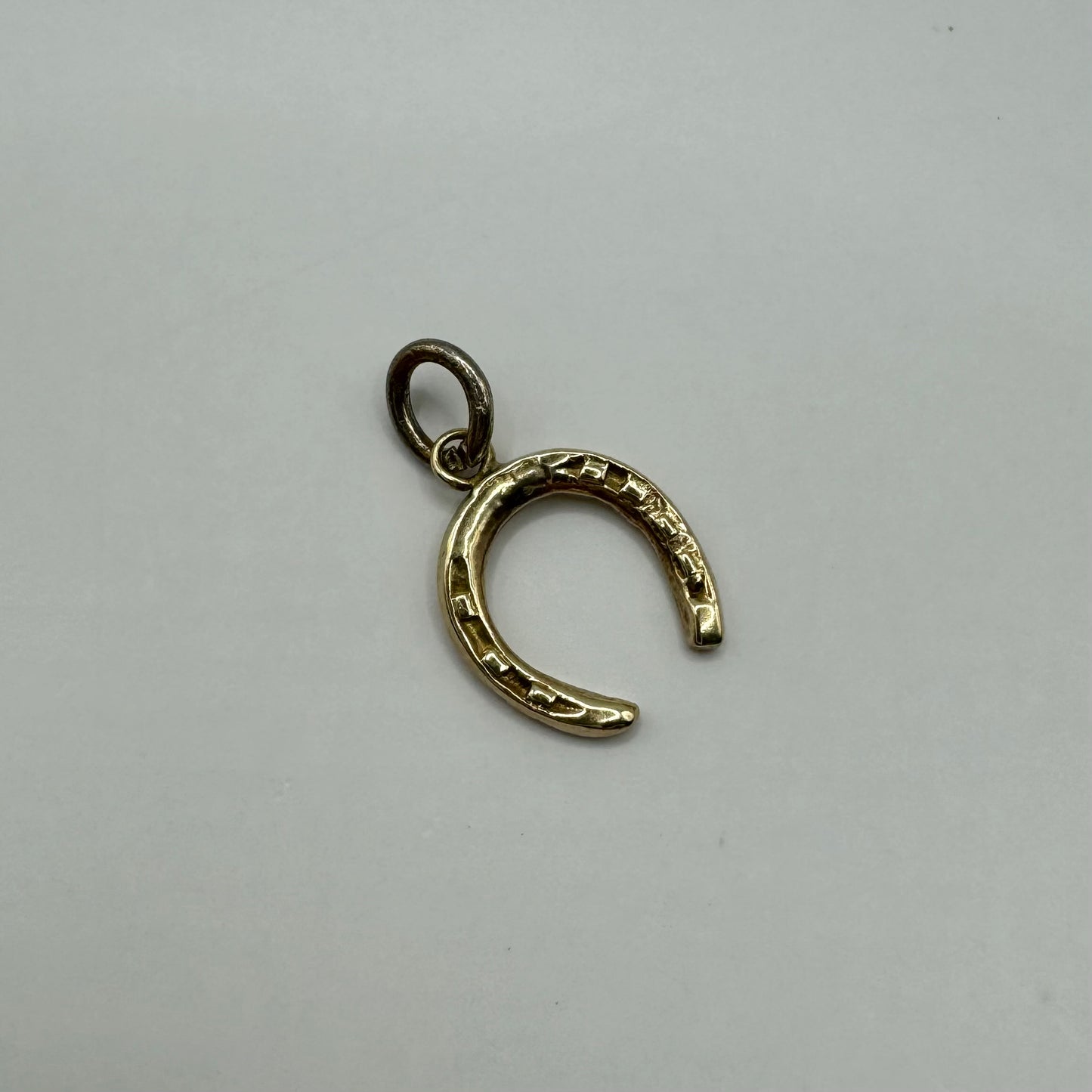 9ct Petit horseshoe charm