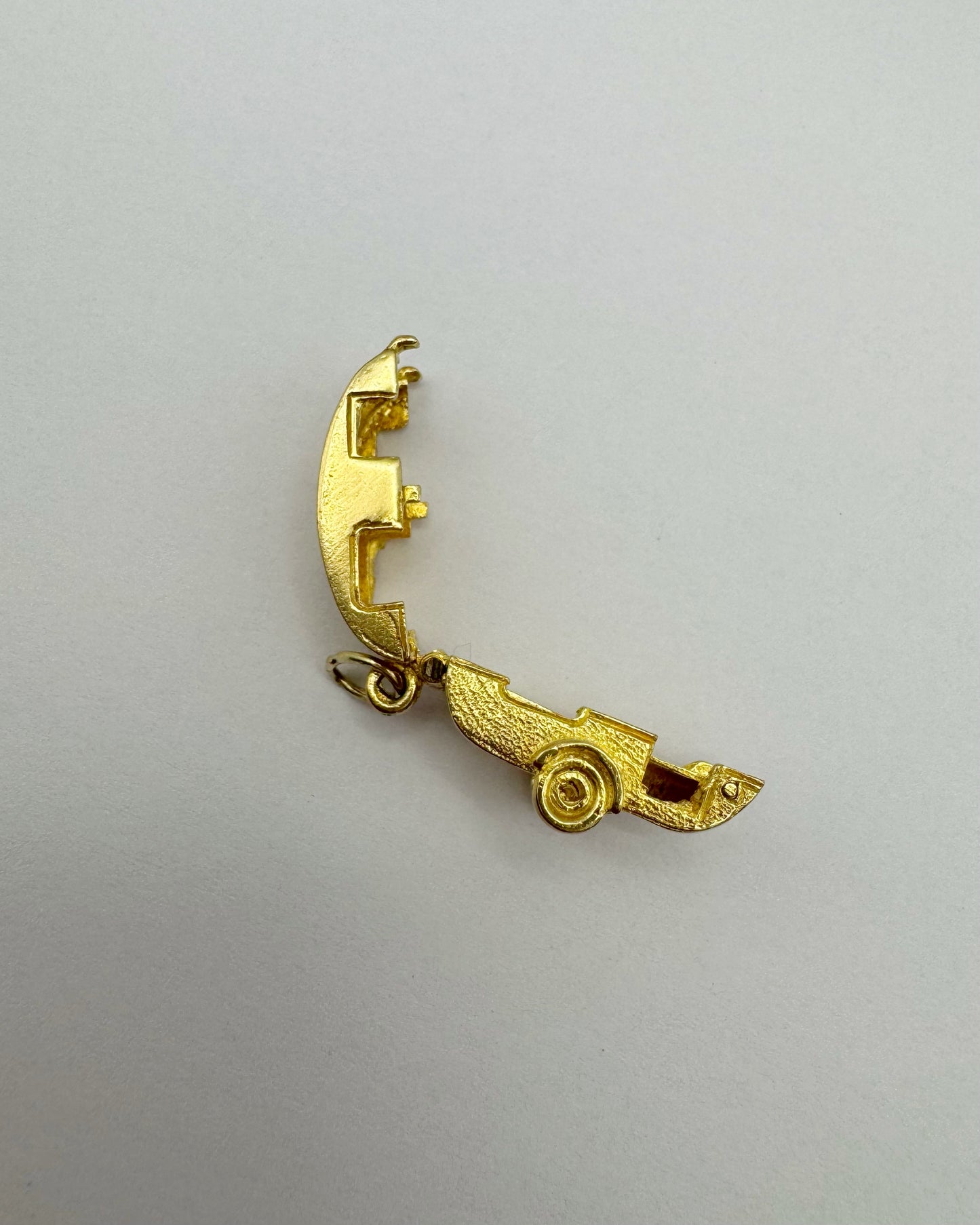9ct Vintage articulated caravan charm