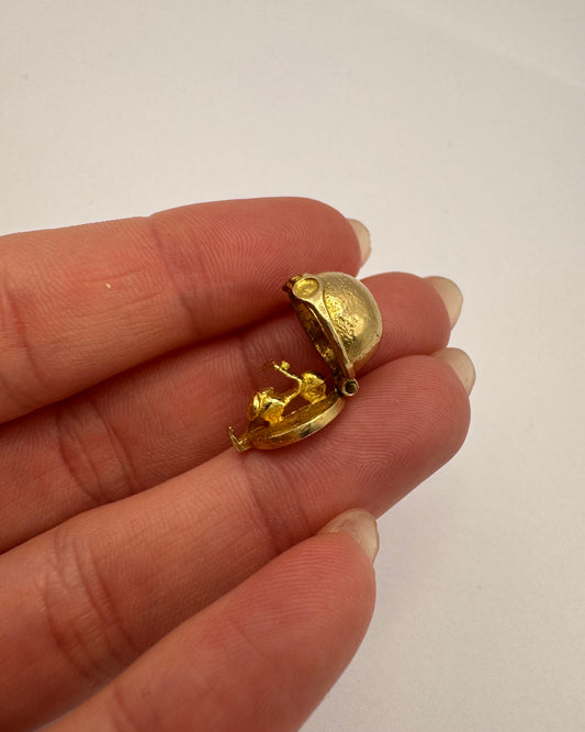 9ct Vintage articulated Vespa helmet charm