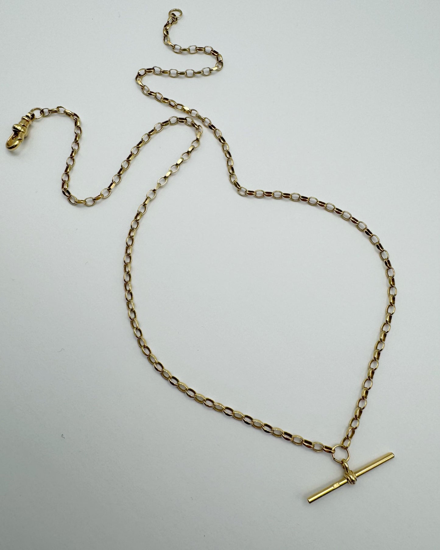 9ct Vintage oval chain with Tbar