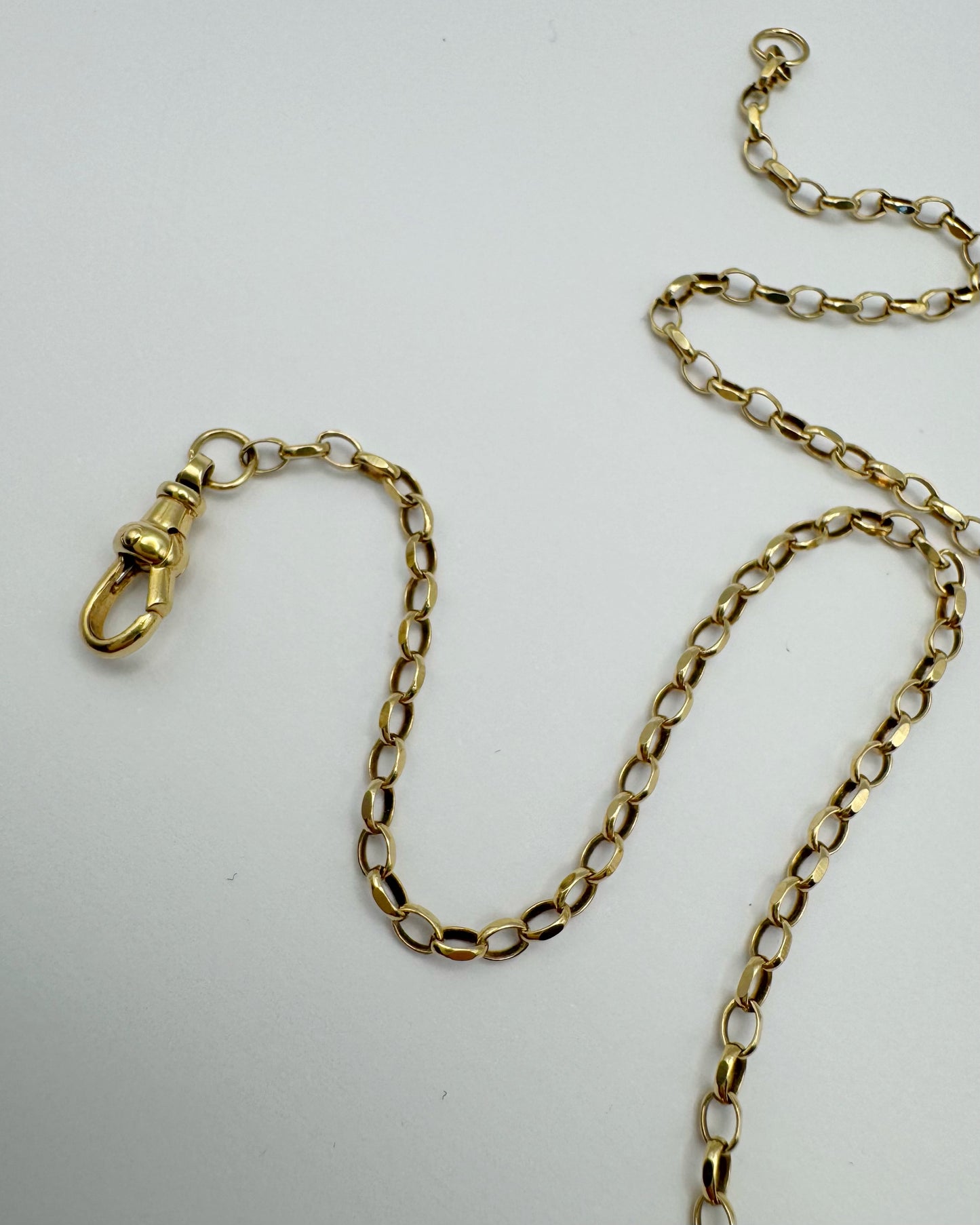 9ct Vintage oval chain with Tbar