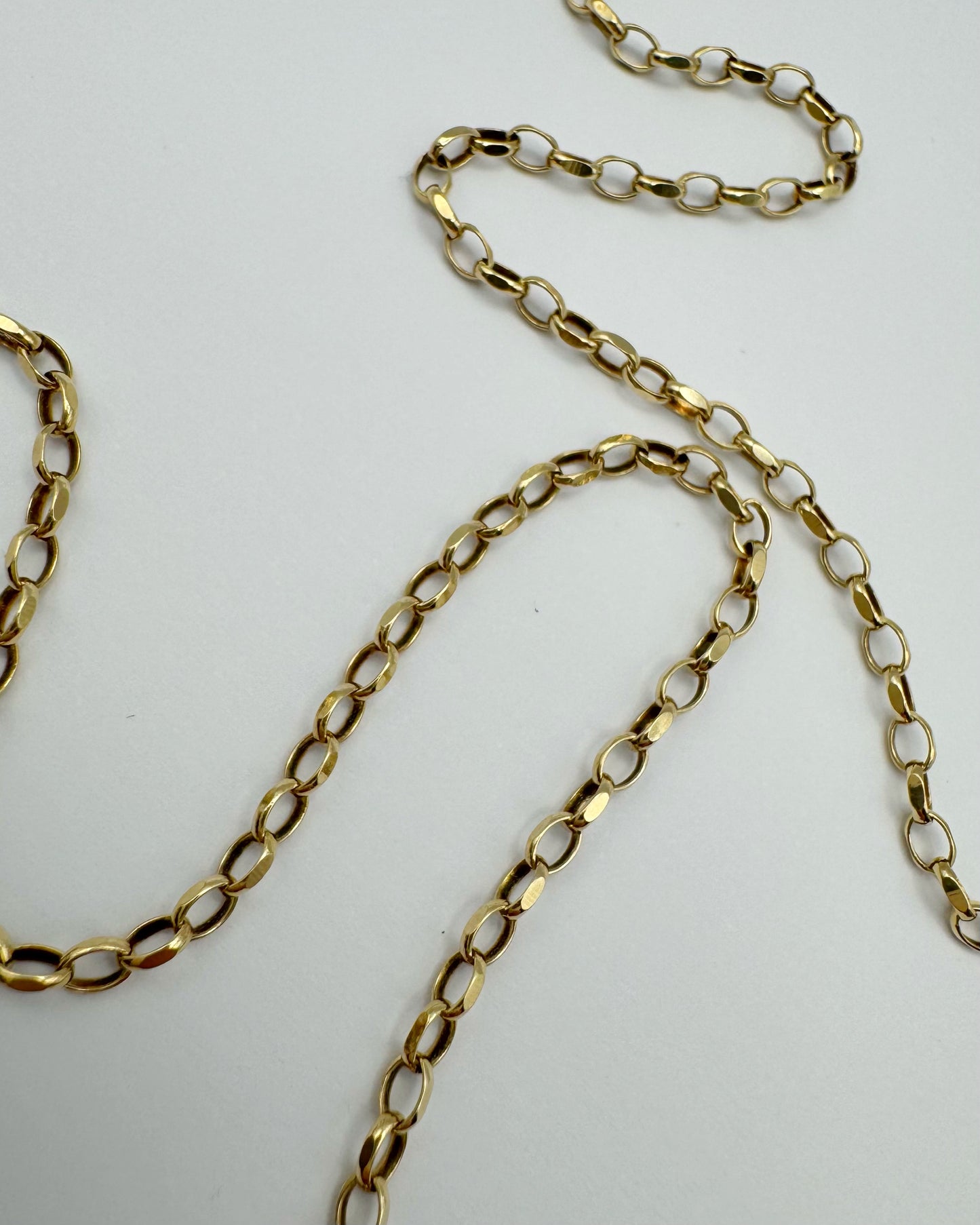 9ct Vintage oval chain with Tbar