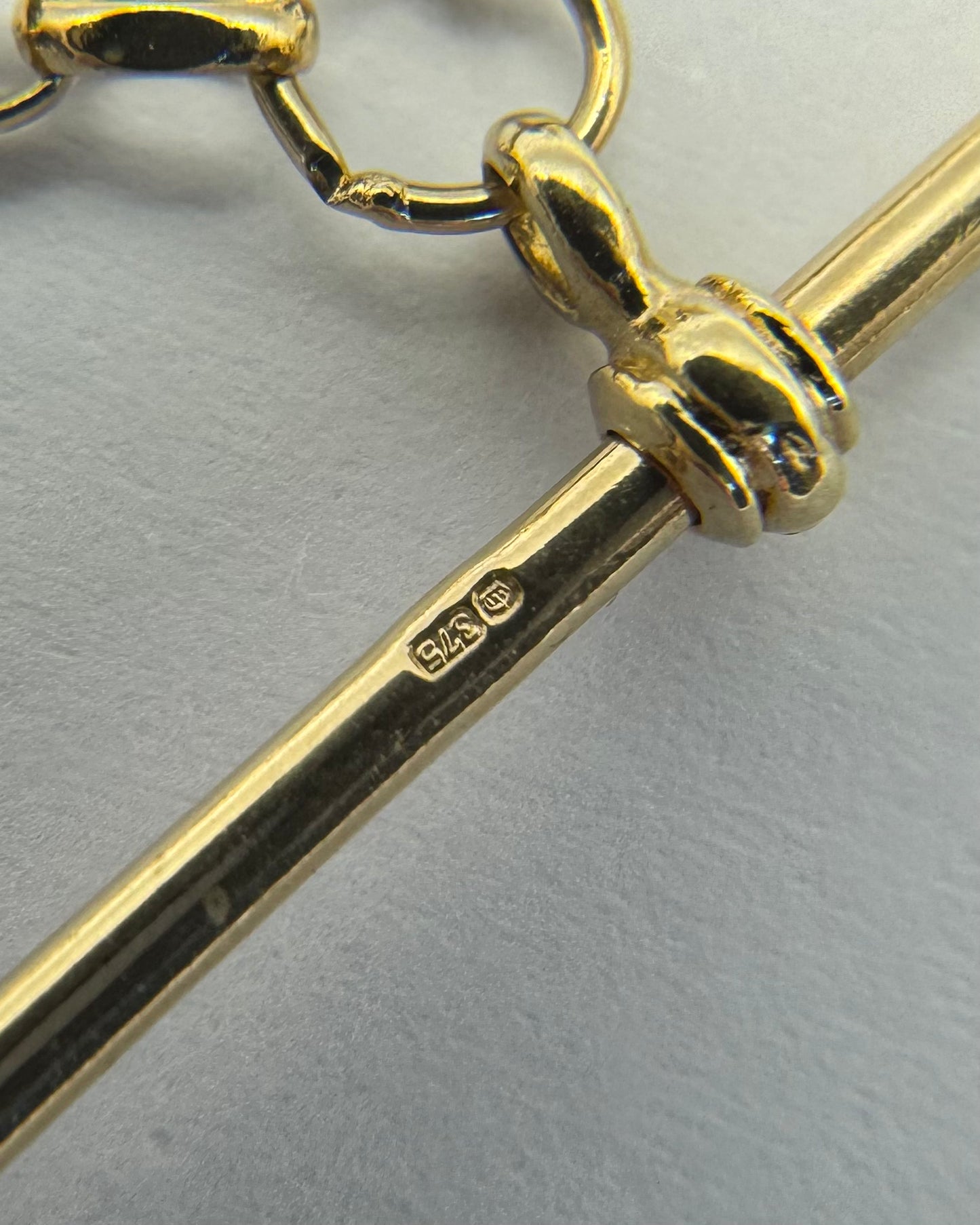 9ct Vintage oval chain with Tbar