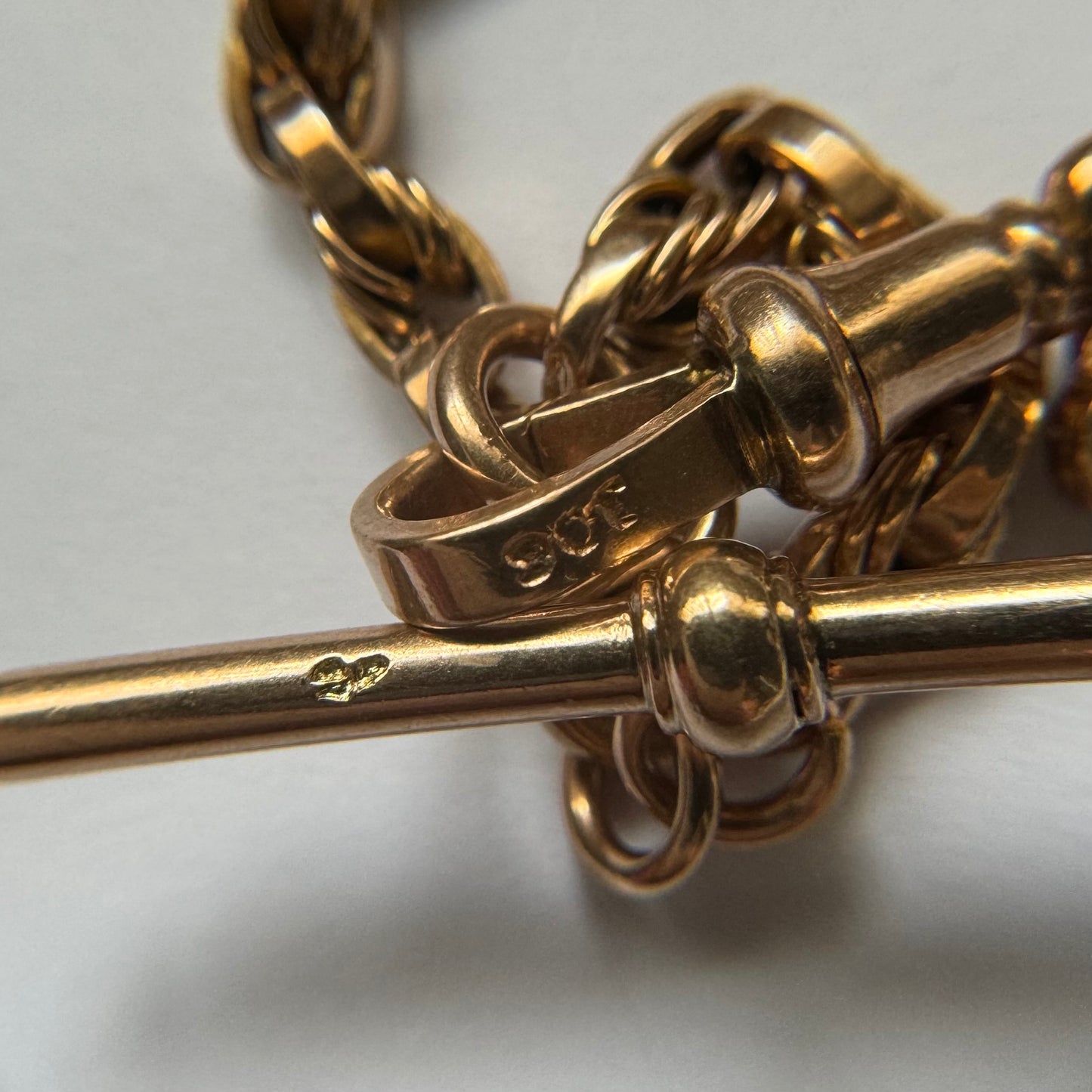 9ct Vintage loveknot & trombone bracelet