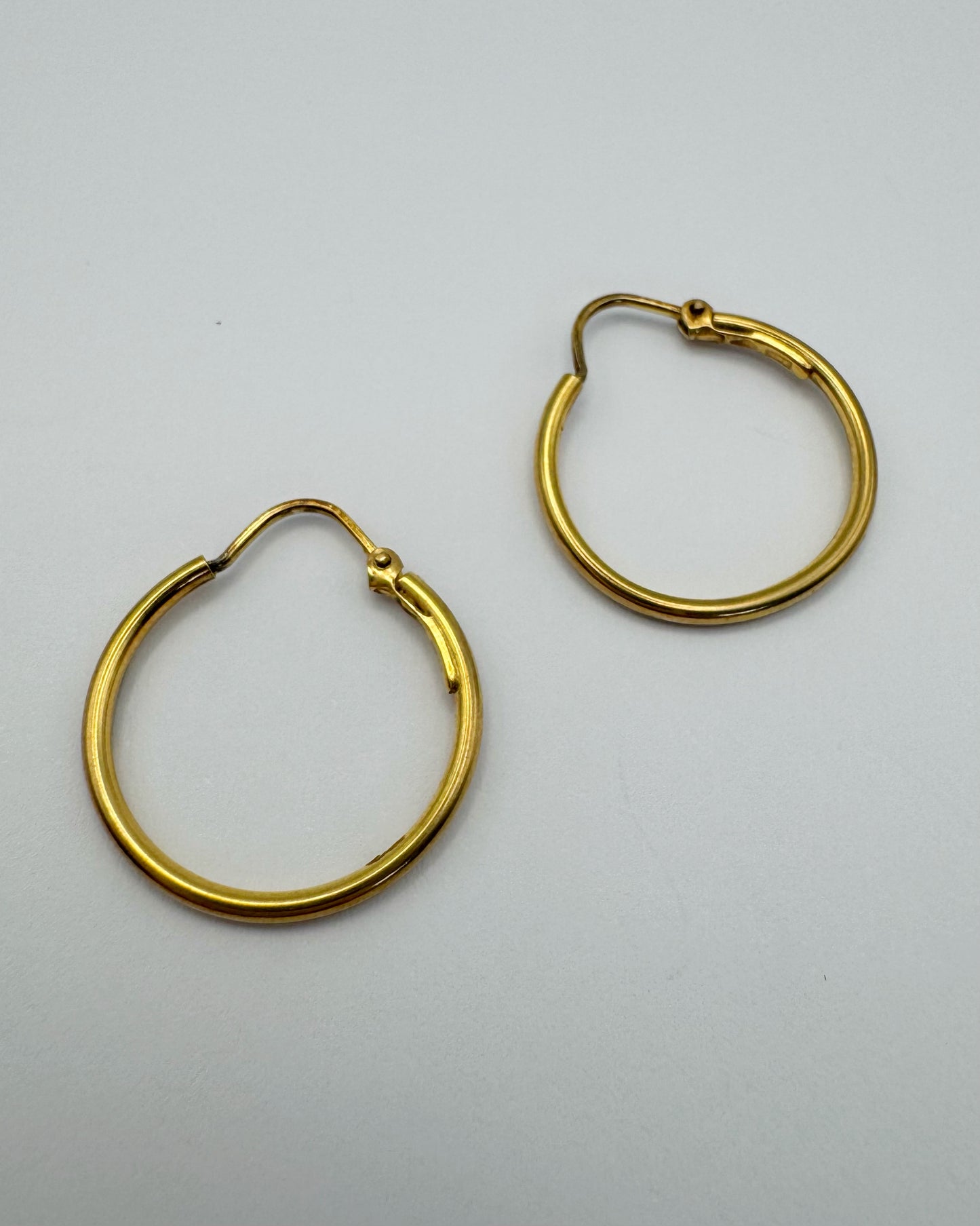9ct UnoAerre sleeper hoops