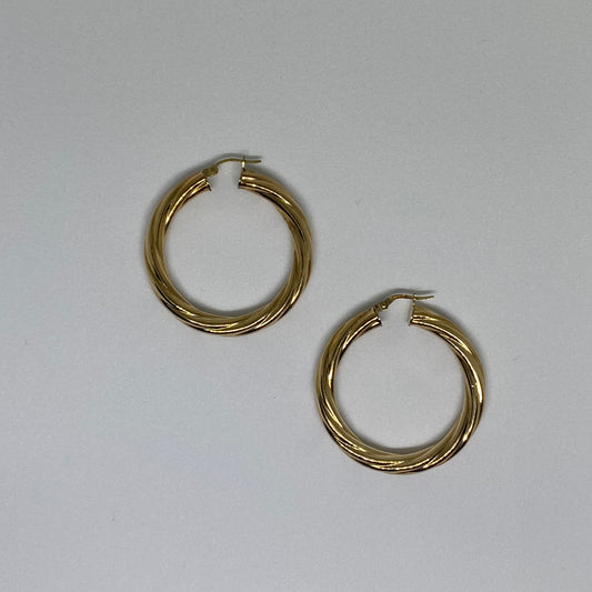 Large twist hoops