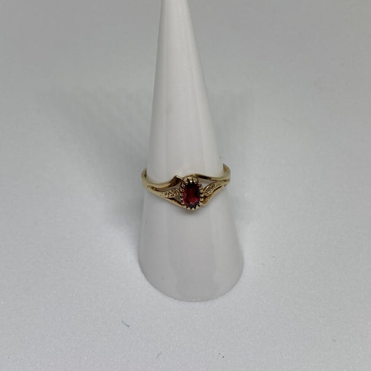 Vintage garnet ring