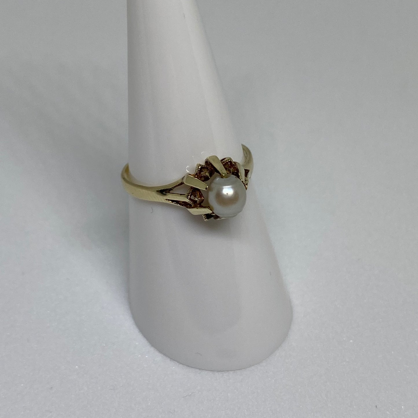 Rolling pearl ring