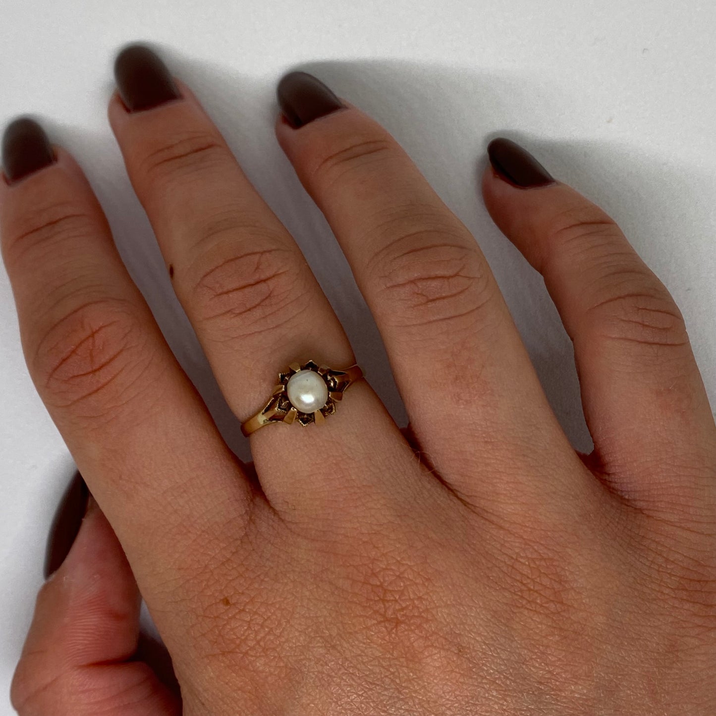 Rolling pearl ring