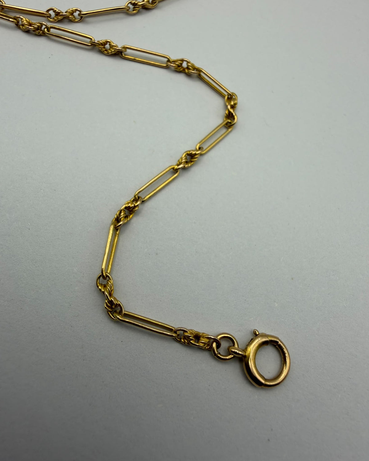 9ct Vintage love knot chain with bolt clasp